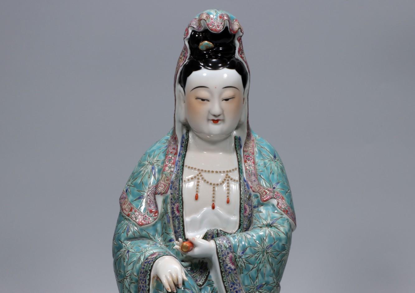 19th Century Chinese Xue Changsheng Porcelain Sitting Buddha Statue For Sale 3
