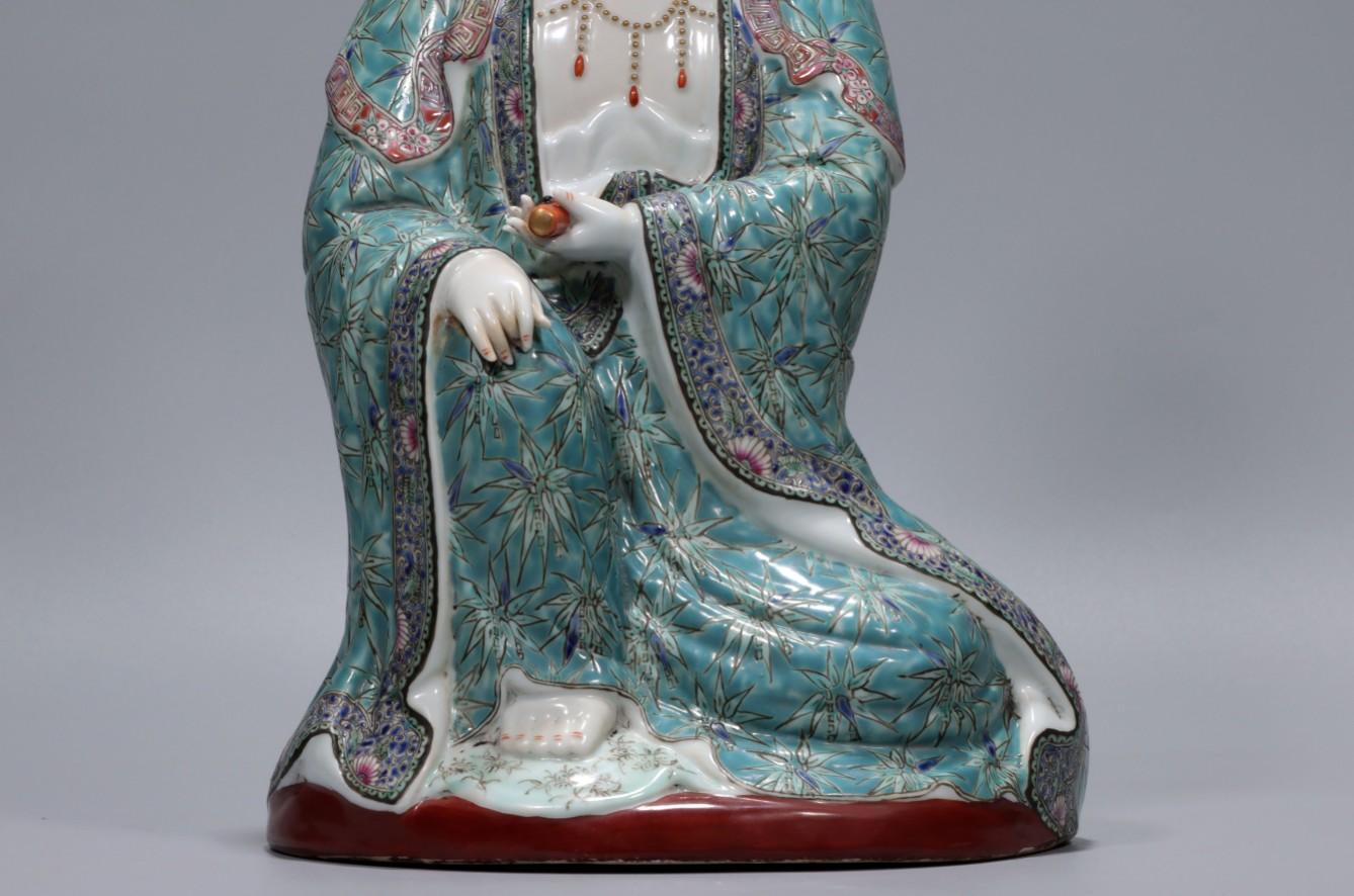 19th Century Chinese Xue Changsheng Porcelain Sitting Buddha Statue For Sale 5