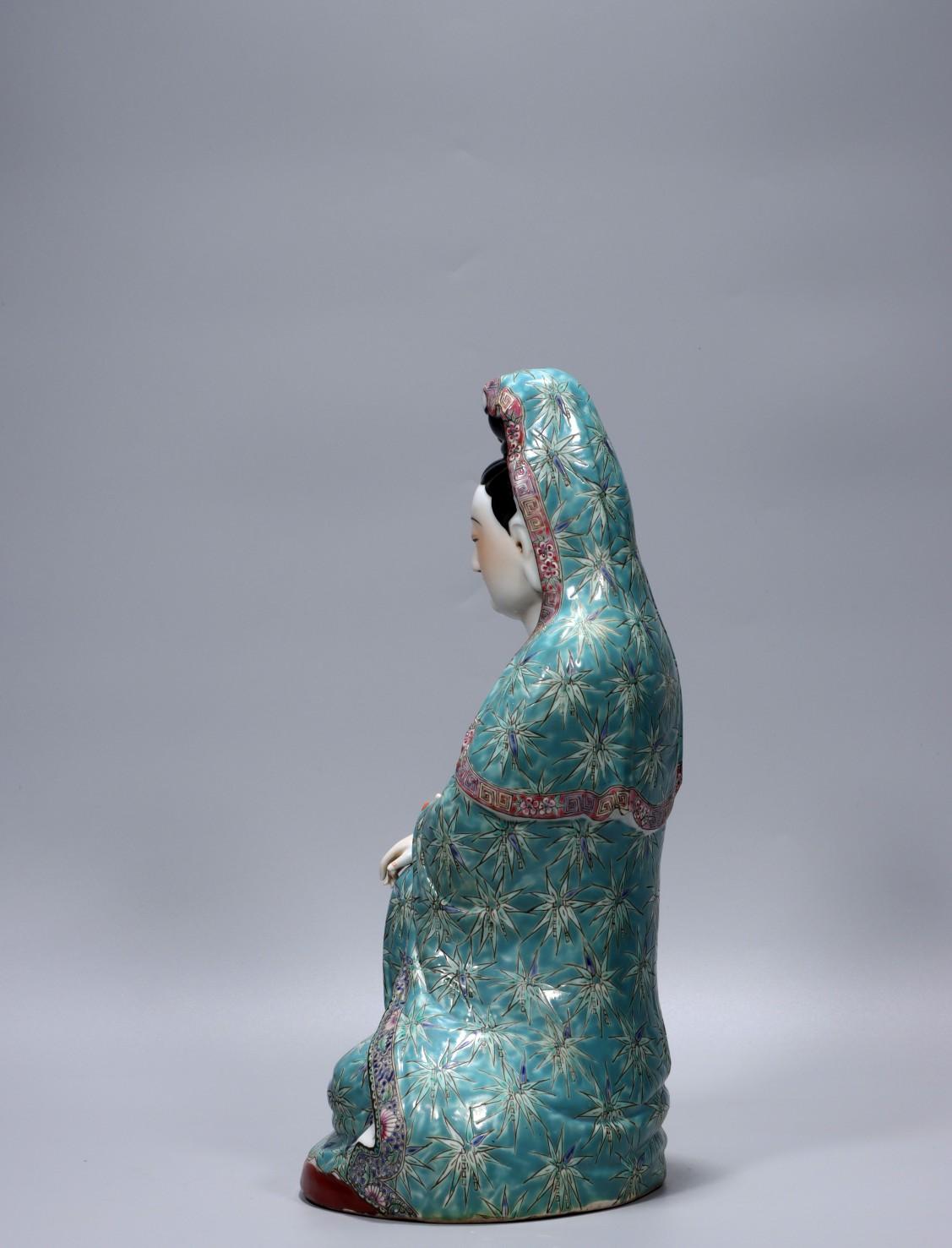 19th Century Chinese Xue Changsheng Porcelain Sitting Buddha Statue For Sale 6