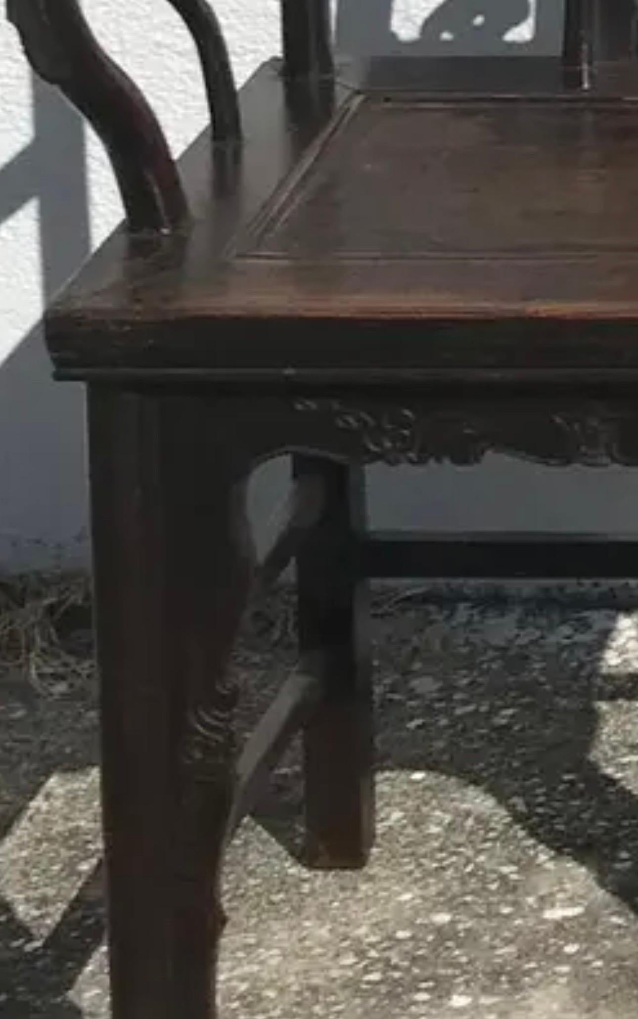 Pareja de sillas chinas con respaldo yugo Ming del siglo XIX Chino en venta