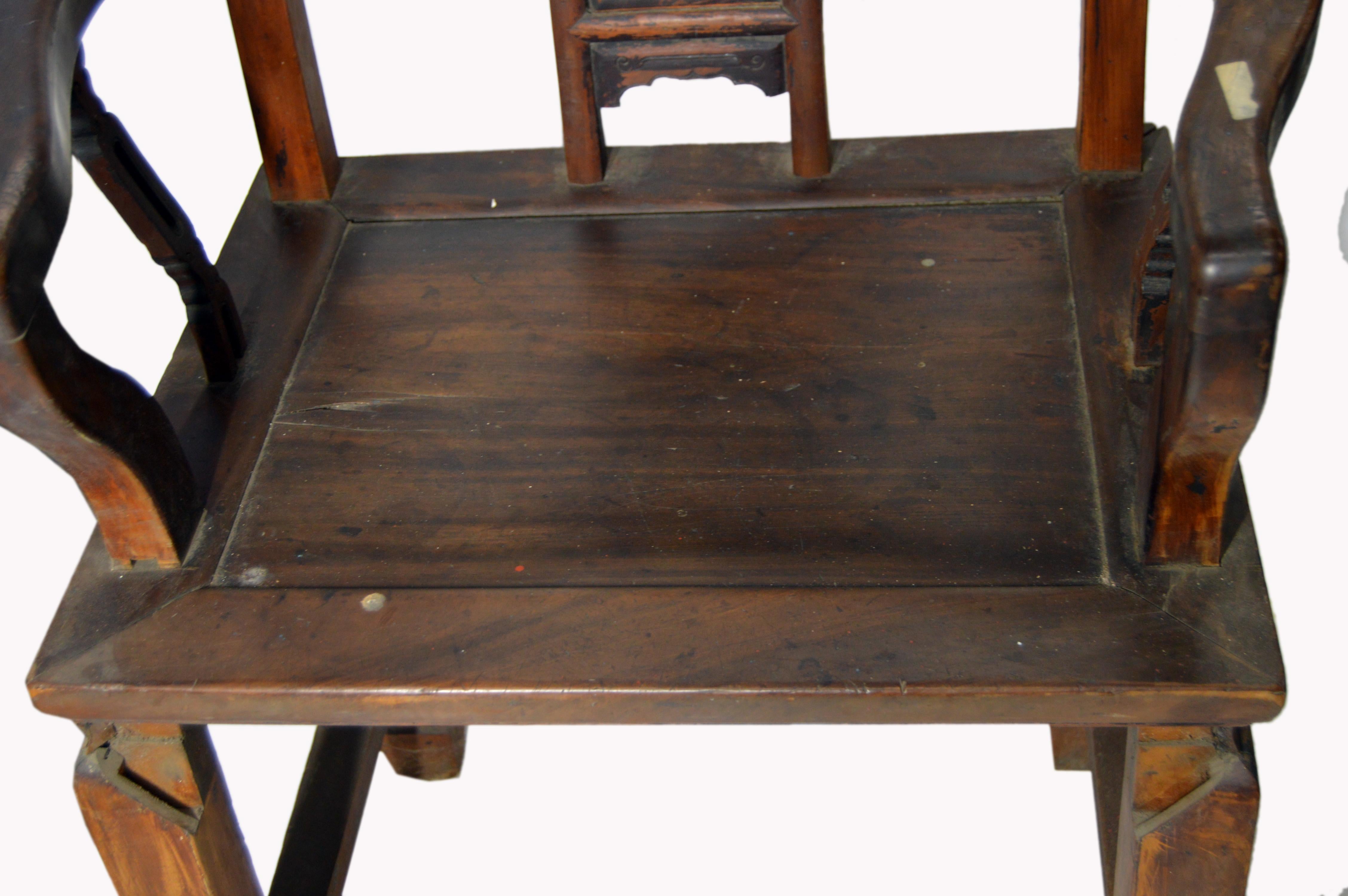 Elm 19th Century Chinese Yumu Official's Chair with Hand-Carved Splat and Fretwork For Sale