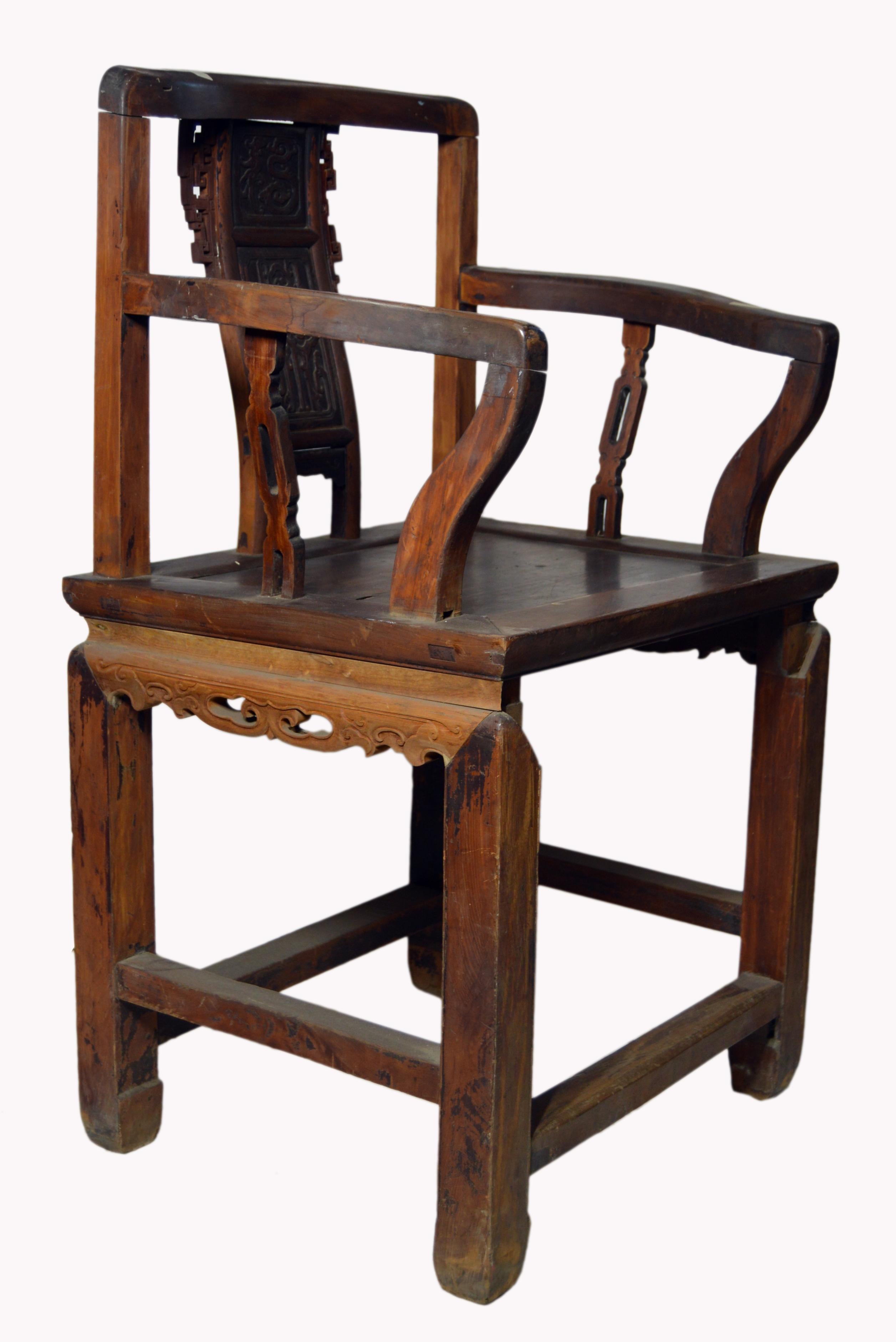 19th Century Chinese Yumu Official's Chair with Hand-Carved Splat and Fretwork For Sale 1