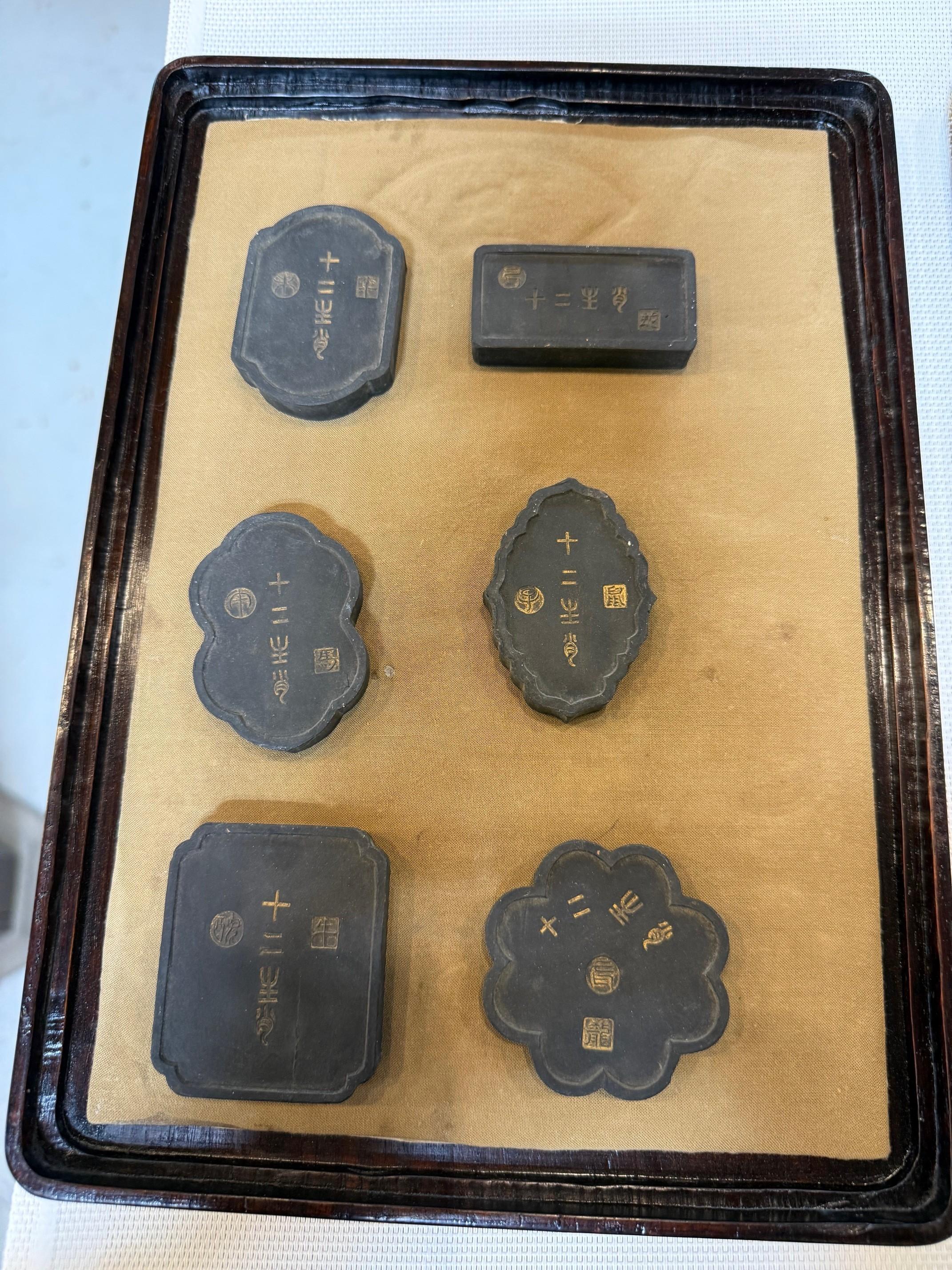 19th Century Chinese Zodiac Ink Cakes Set of 12 Animals Wooden Presentation Box. en vente 4