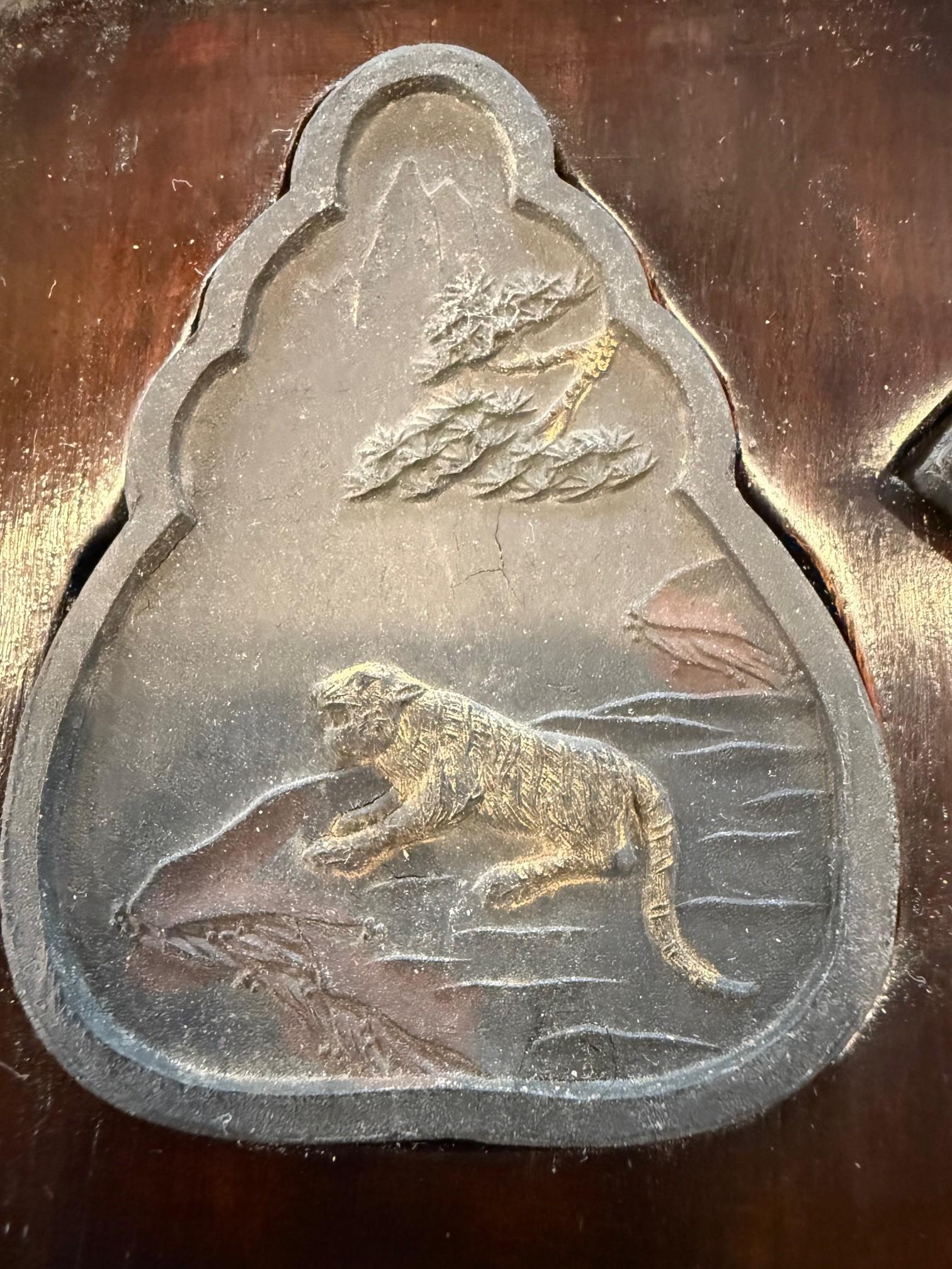 19th Century Chinese Zodiac Ink Cakes Set of 12 Animals Wooden Presentation Box. en vente 6