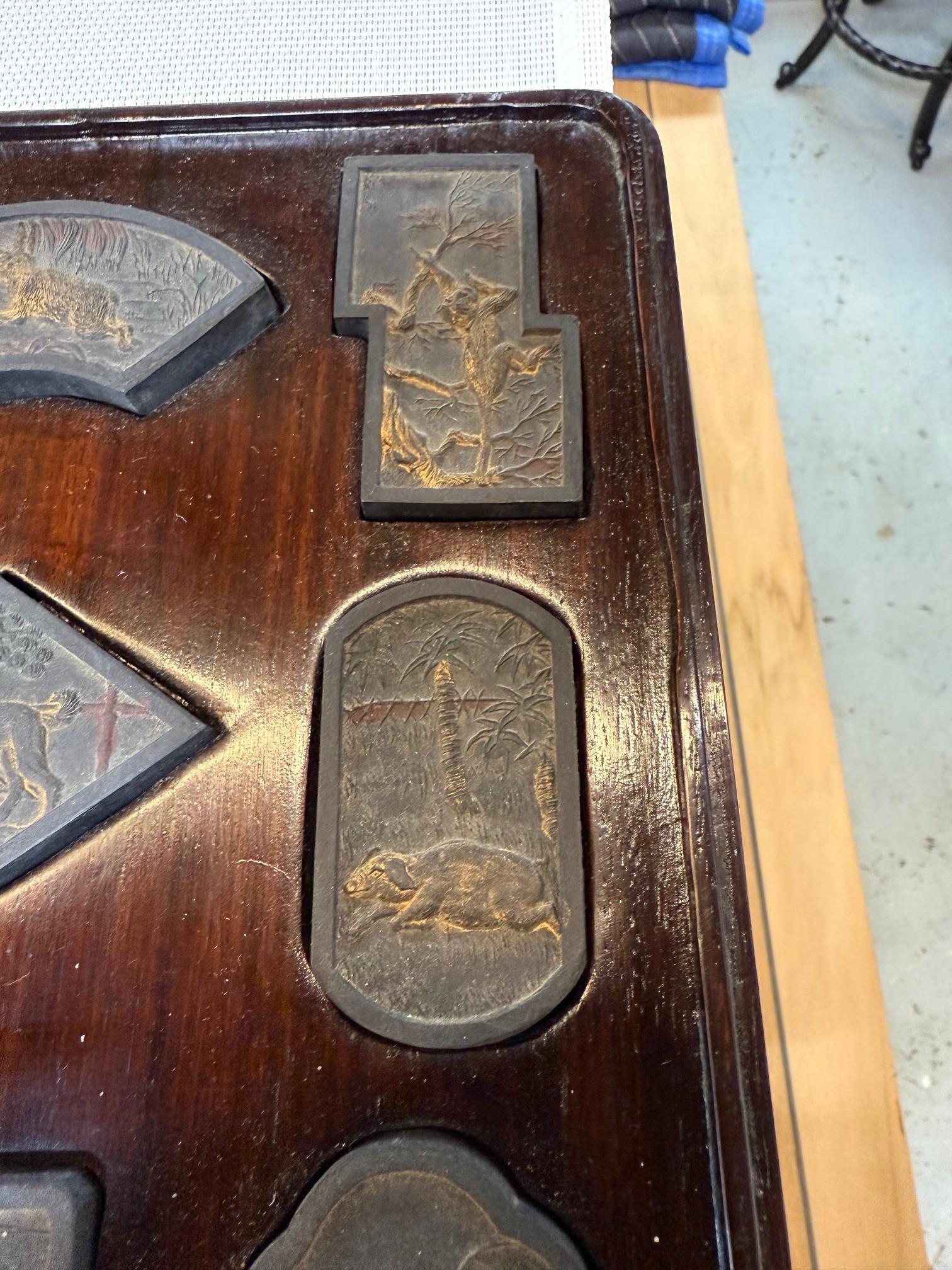 19th Century Chinese Zodiac Ink Cakes Set of 12 Animals Wooden Presentation Box. Bon état - En vente à Stamford, CT