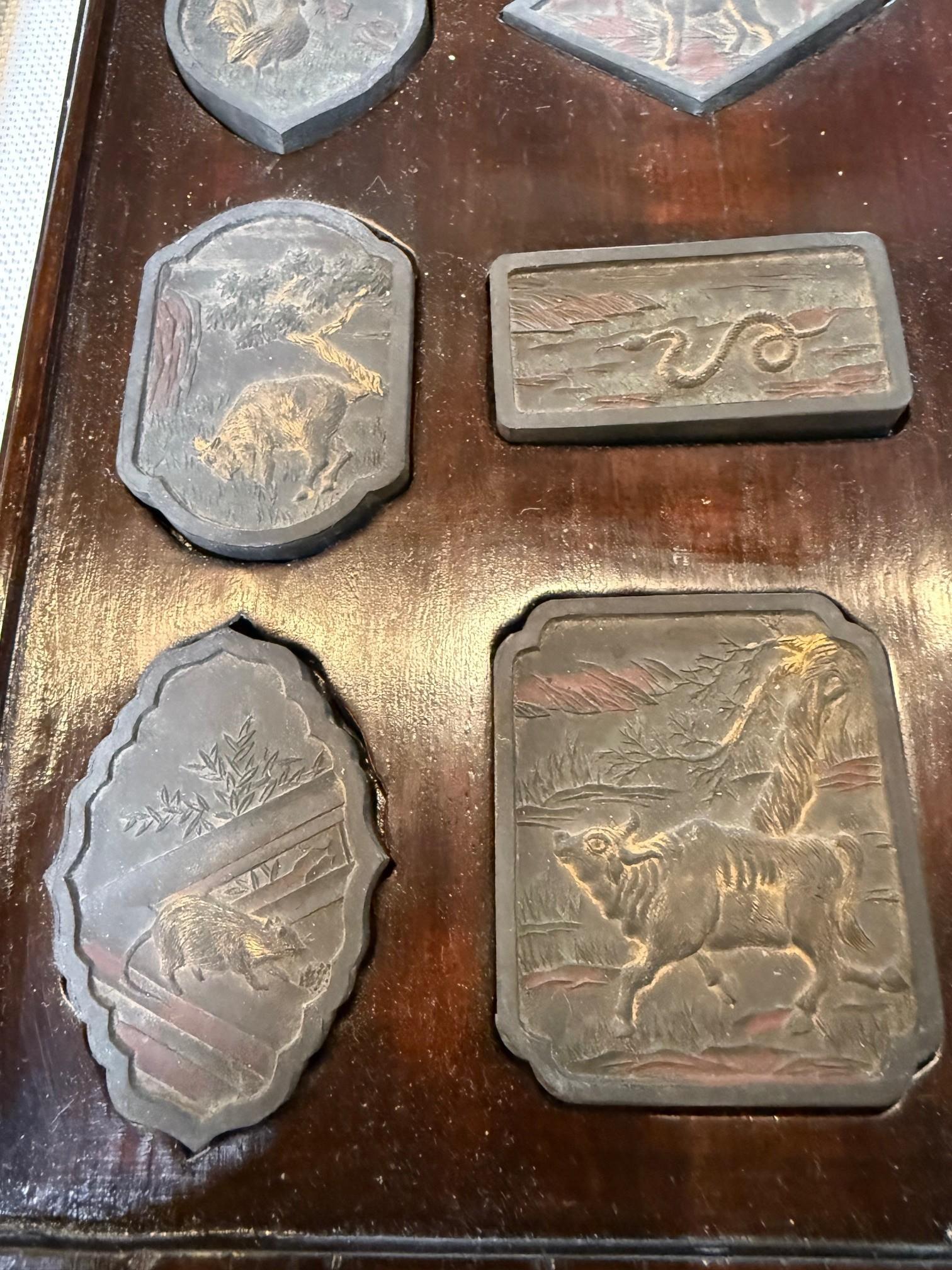 XIXe siècle 19th Century Chinese Zodiac Ink Cakes Set of 12 Animals Wooden Presentation Box. en vente