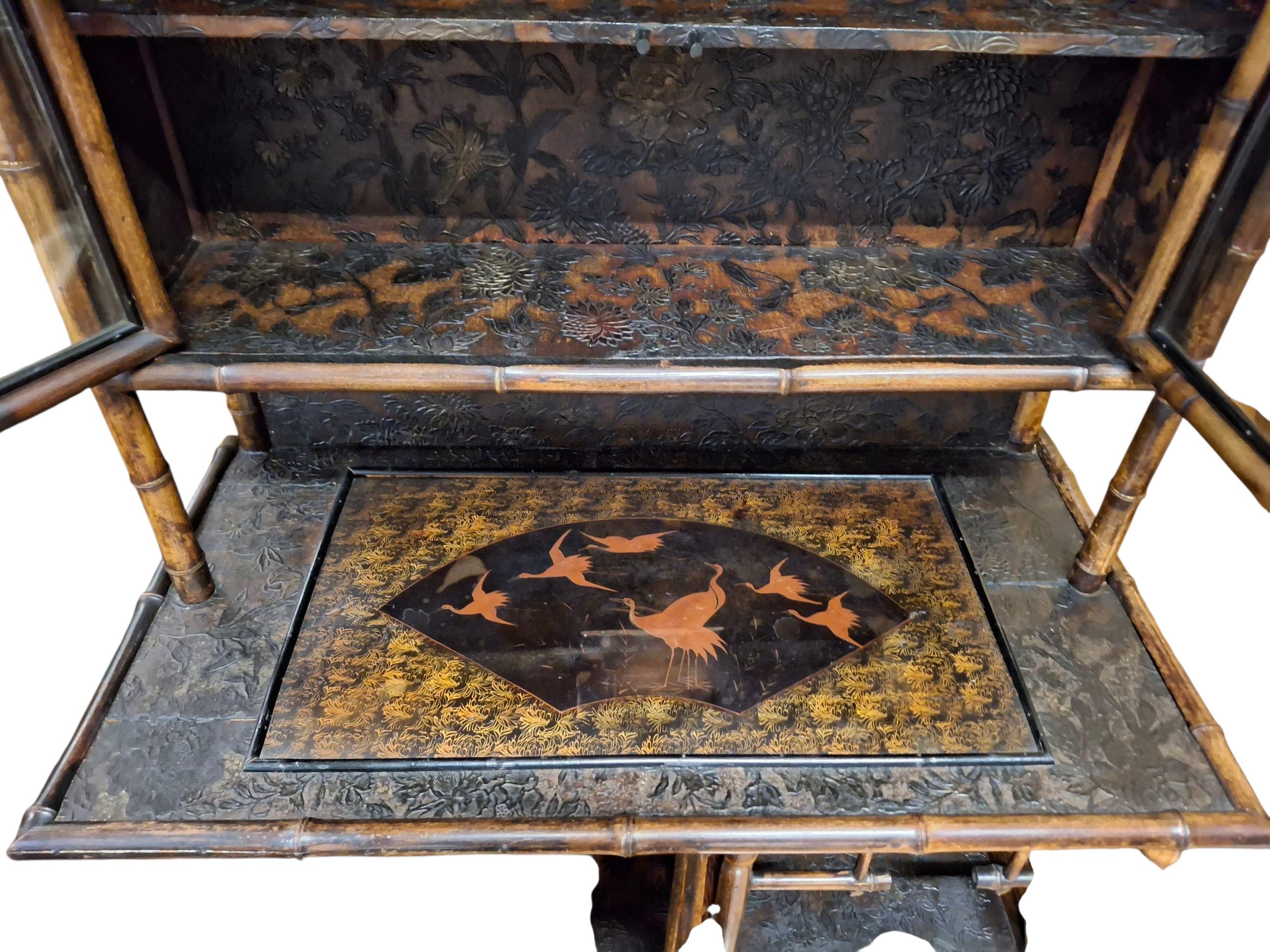 Armario/Etagère de bambú y laca de la Chinoiserie del siglo XIX en venta 7