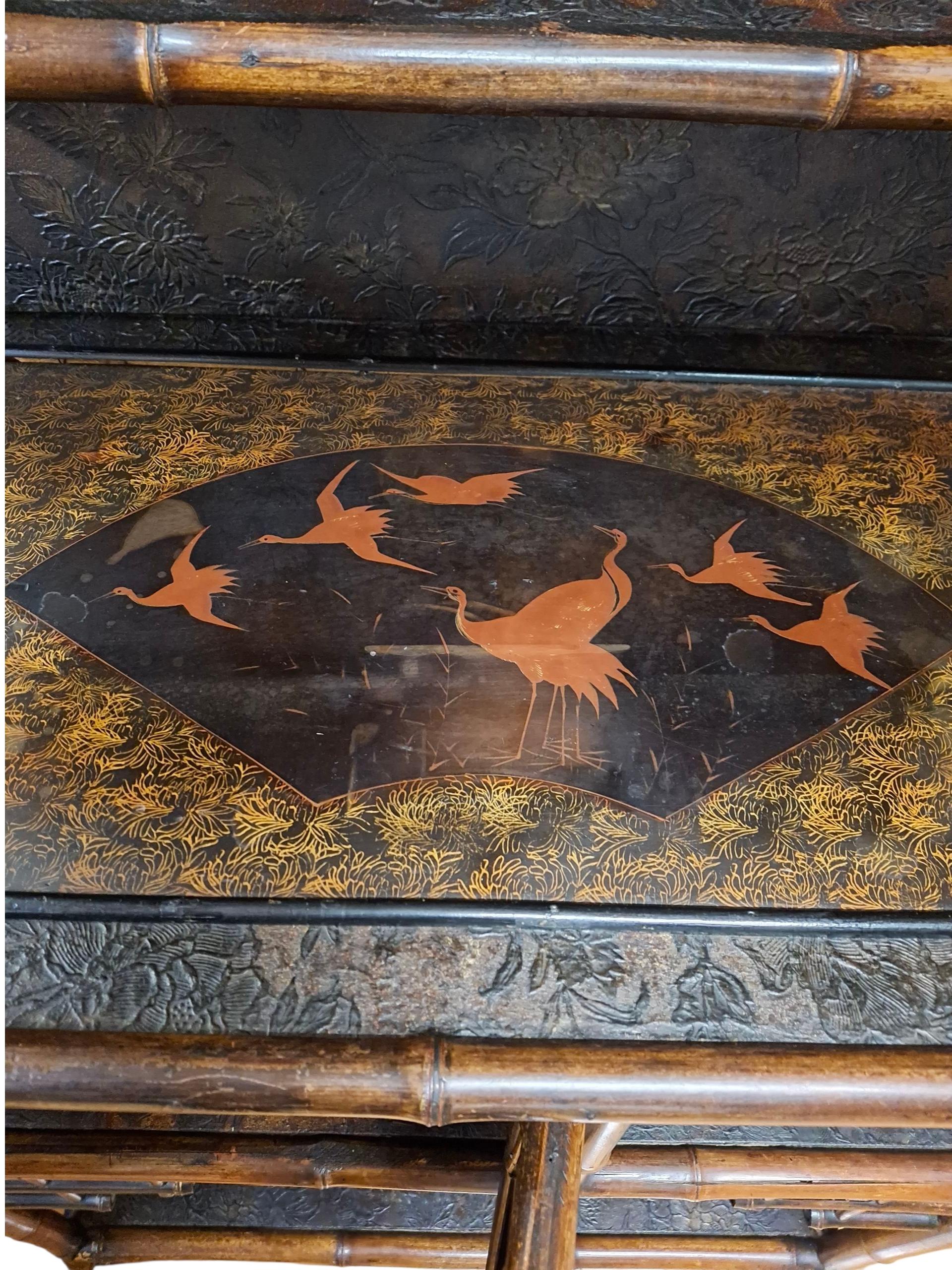 Armario/Etagère de bambú y laca de la Chinoiserie del siglo XIX en venta 8
