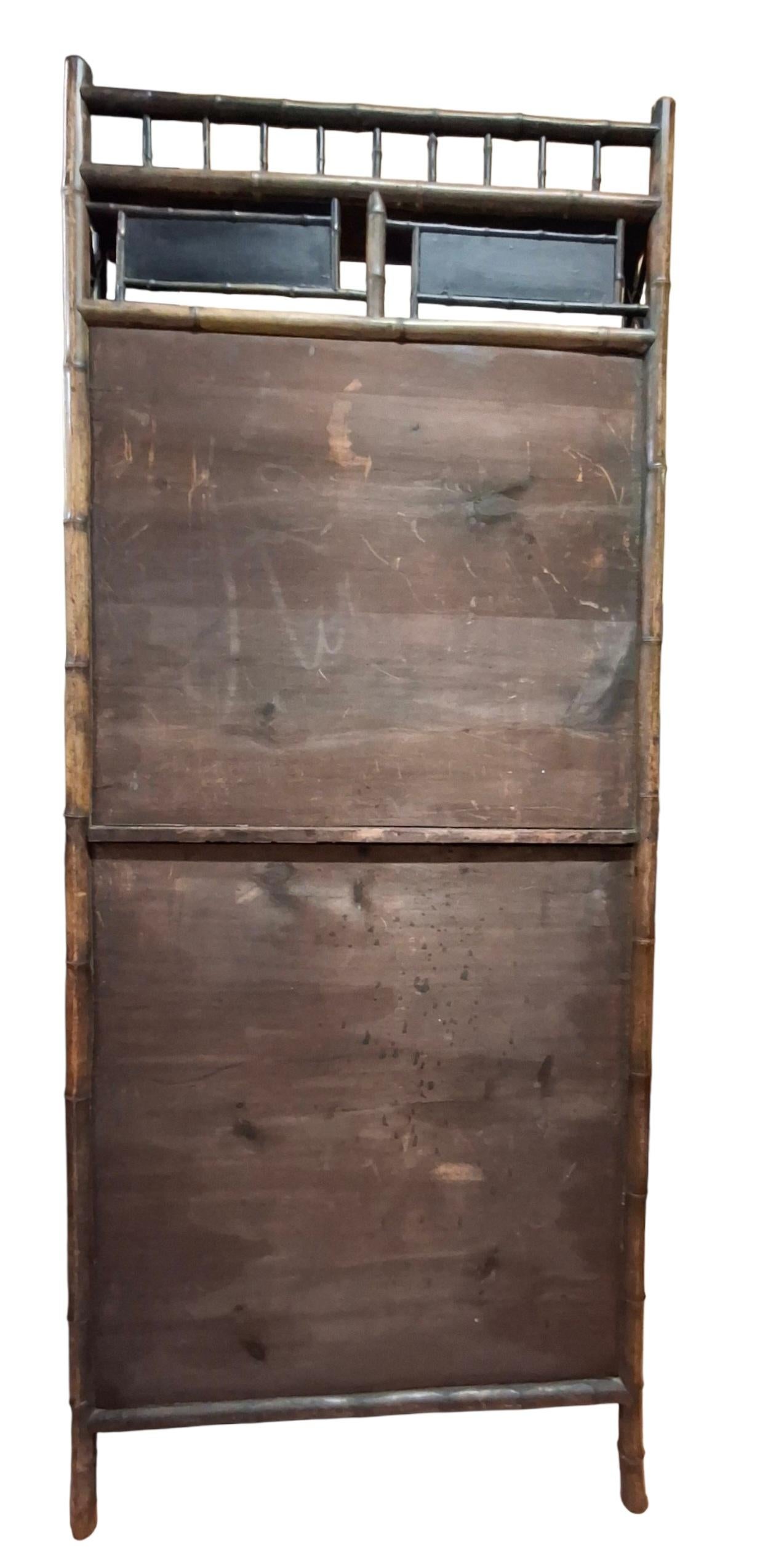 Armario/Etagère de bambú y laca de la Chinoiserie del siglo XIX en Bueno estado para la venta en San Francisco, CA