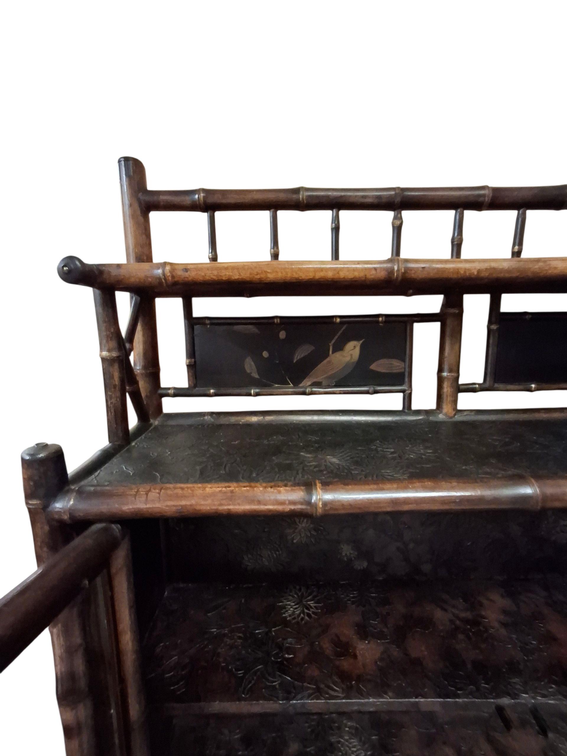 Armario/Etagère de bambú y laca de la Chinoiserie del siglo XIX en venta 3