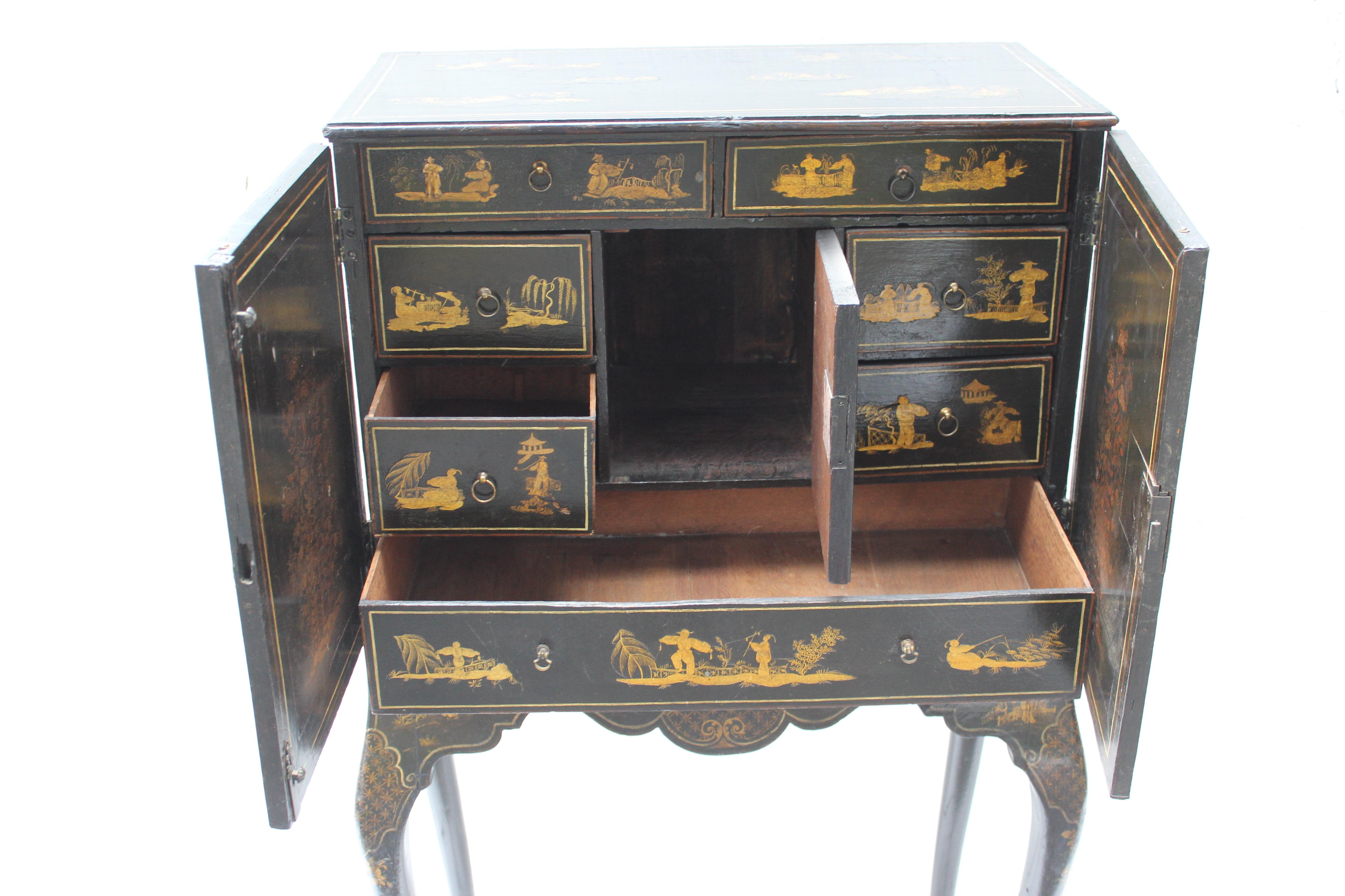Cabinet sur Stand Chinoiserie du 19ème siècle en vente 1