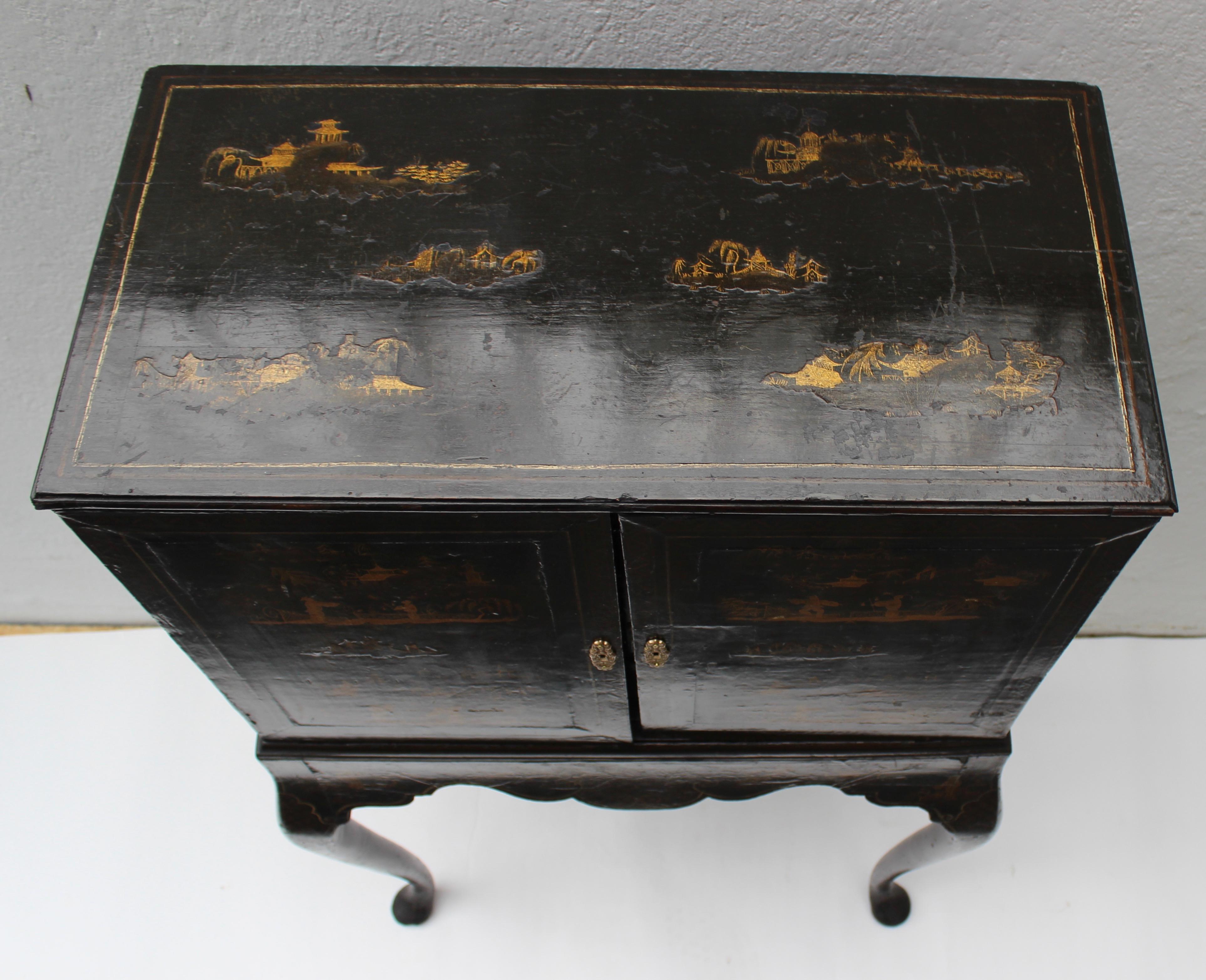 19th Century Chinoiserie Cabinet on Stand For Sale 5