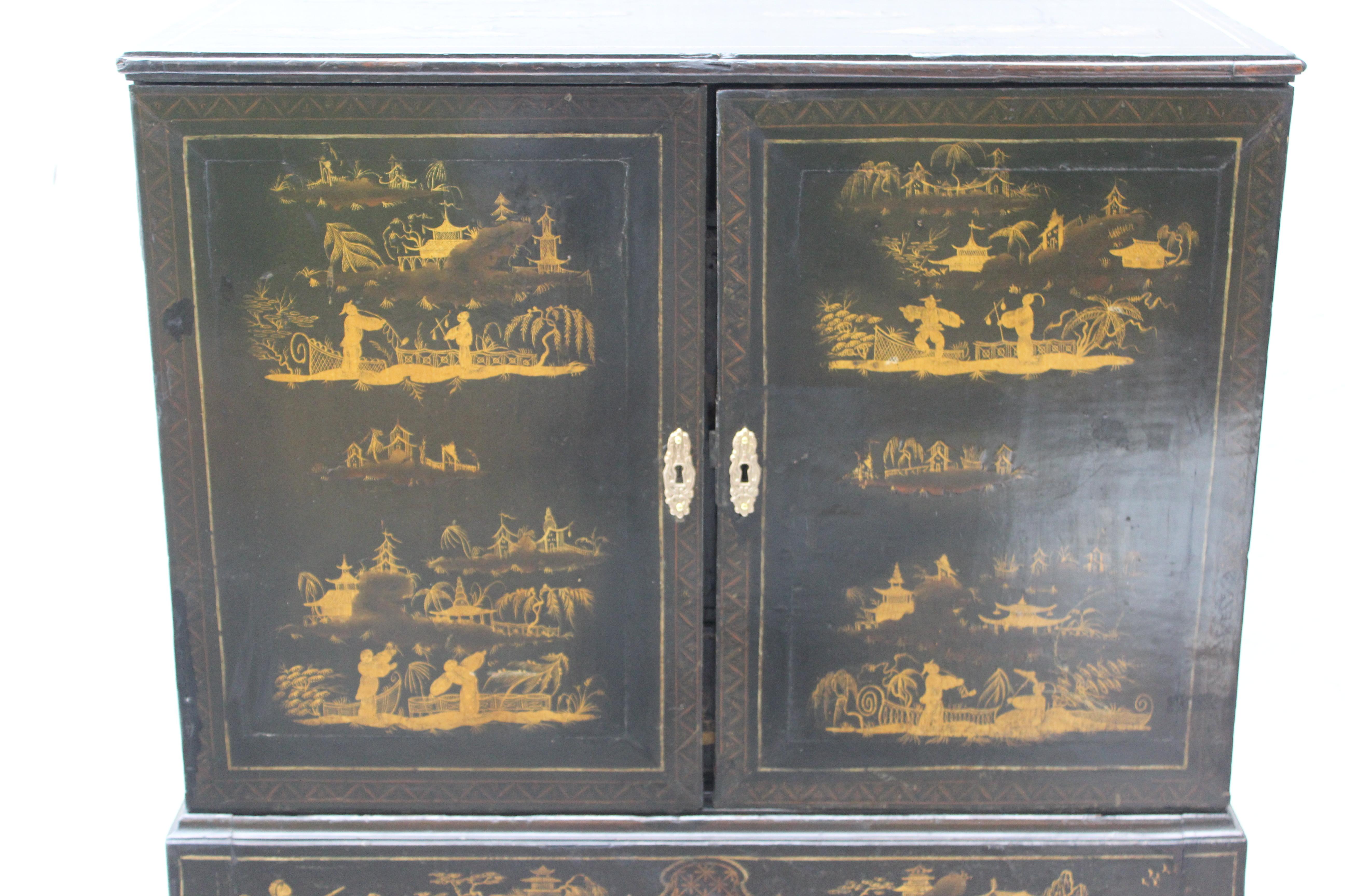 Cabinet sur Stand Chinoiserie du 19ème siècle en vente 5