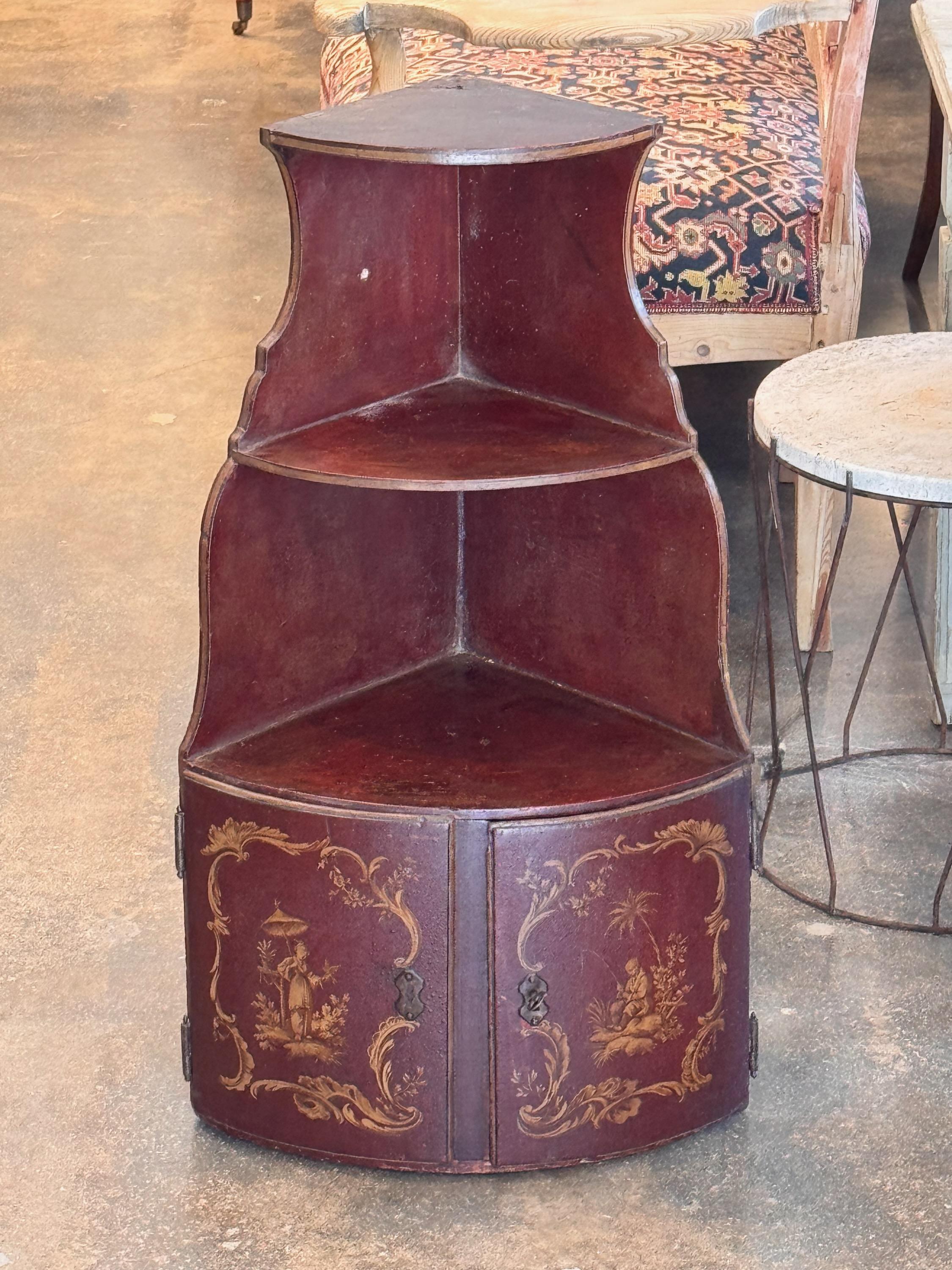 Legno Mobile ad angolo Chinoiserie del XIX secolo in vendita