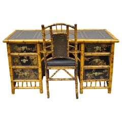 bureau et Chaise Chinoiserie Anglais du 19ème siècle en bambou laqué avec dessus en cuir