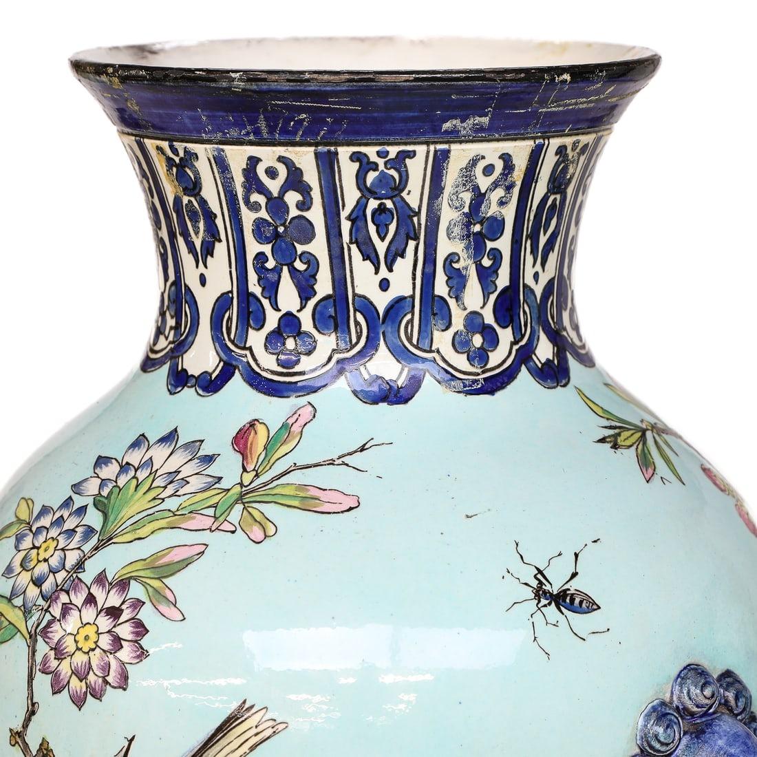 Centre de table et vases chinoiserie française en faïence du 19ème siècle par Gien en vente 2