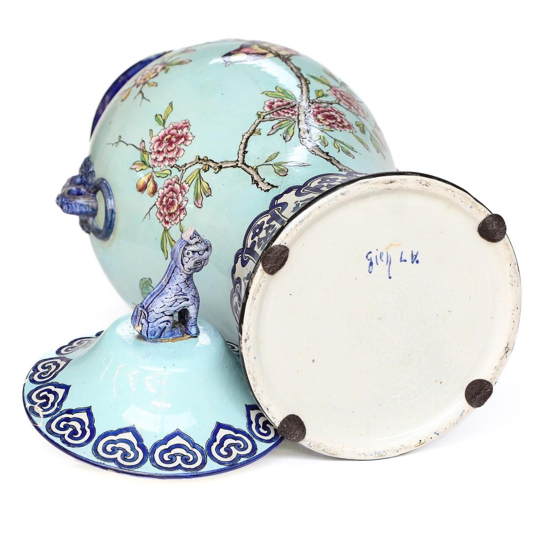 Centre de table et vases chinoiserie française en faïence du 19ème siècle par Gien en vente 8