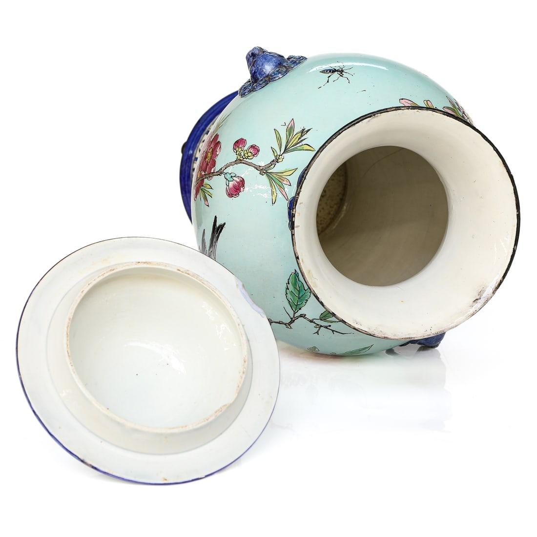 Centre de table et vases chinoiserie française en faïence du 19ème siècle par Gien en vente 9