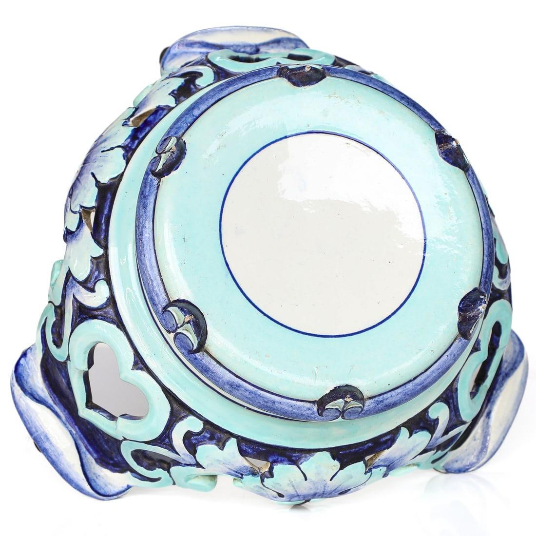 Centre de table et vases chinoiserie française en faïence du 19ème siècle par Gien en vente 10
