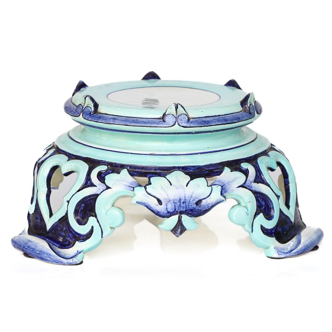 Centre de table et vases chinoiserie française en faïence du 19ème siècle par Gien en vente 11