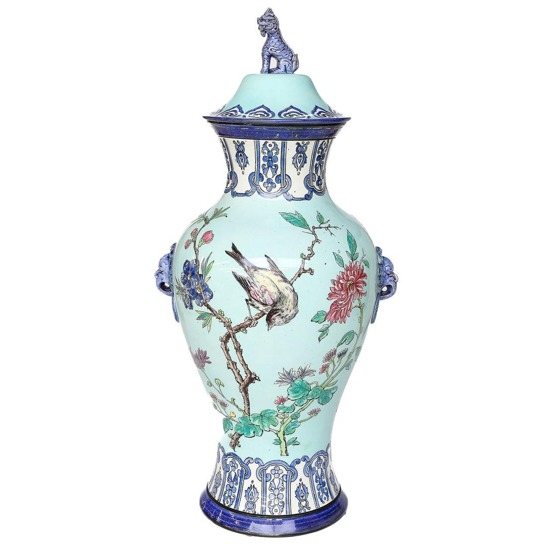 Chinoiseries Centre de table et vases chinoiserie française en faïence du 19ème siècle par Gien en vente