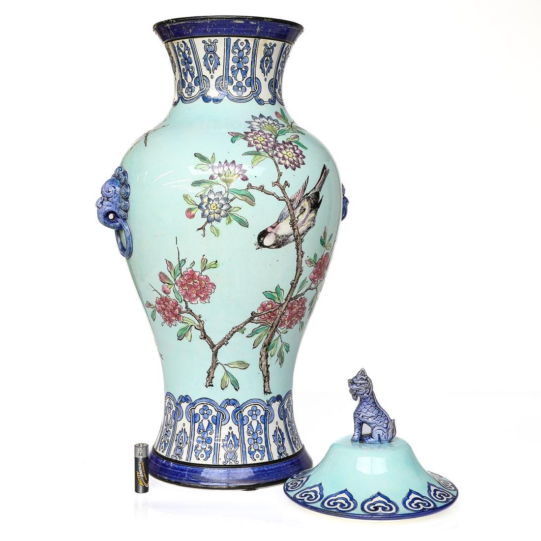 Vernissé Centre de table et vases chinoiserie française en faïence du 19ème siècle par Gien en vente