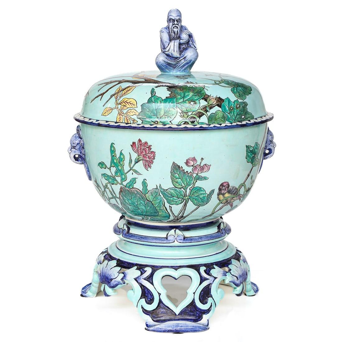 Centre de table et vases chinoiserie française en faïence du 19ème siècle par Gien Bon état - En vente à New York, NY