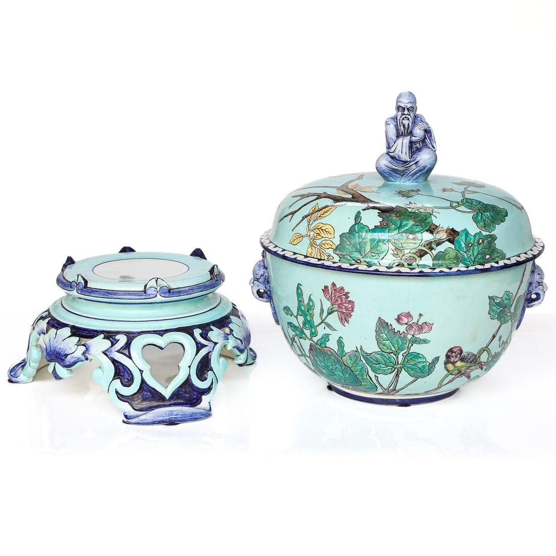XIXe siècle Centre de table et vases chinoiserie française en faïence du 19ème siècle par Gien en vente