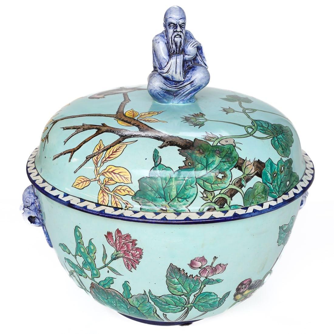 Faïence Centre de table et vases chinoiserie française en faïence du 19ème siècle par Gien en vente