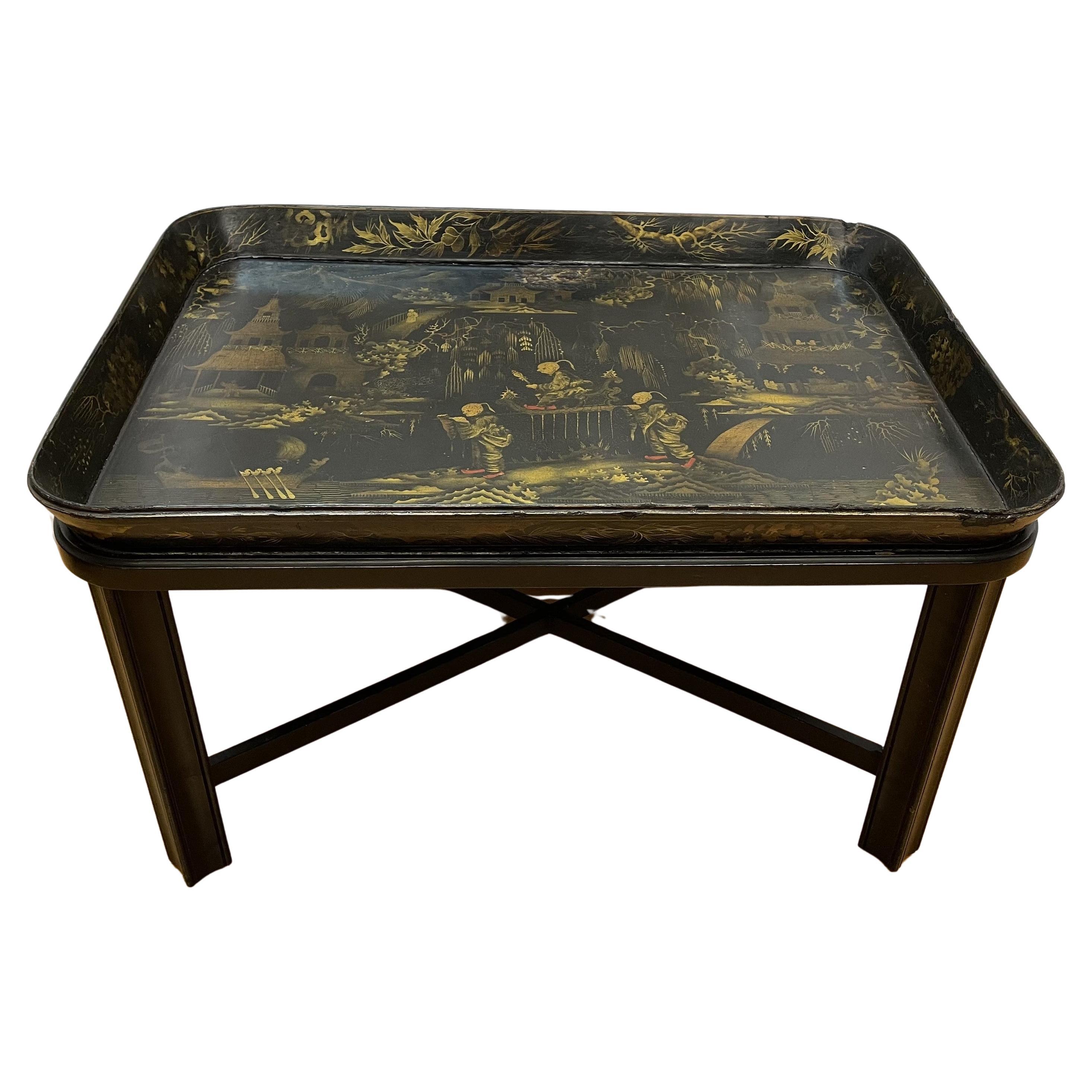 Table plateau peinte à la main en chinoiserie du 19e siècle avec base beaucoup plus tardive
