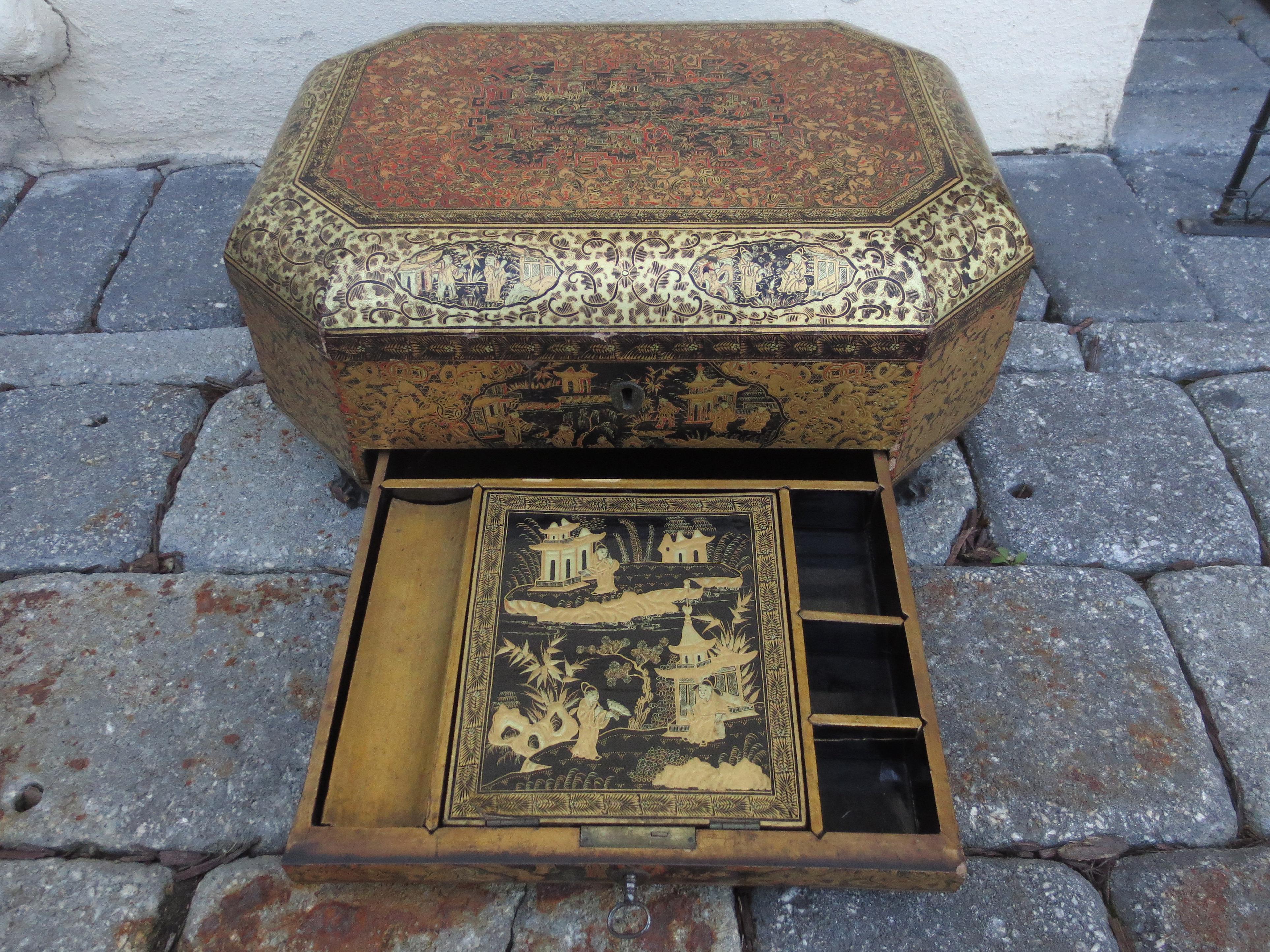 19th Century Chinoiserie Lacquer Box 1