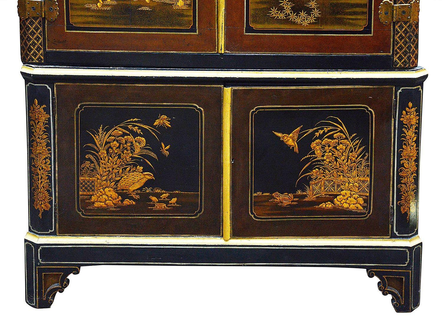 Armario esquinero lacado chinoiserie del siglo XIX. en venta 2