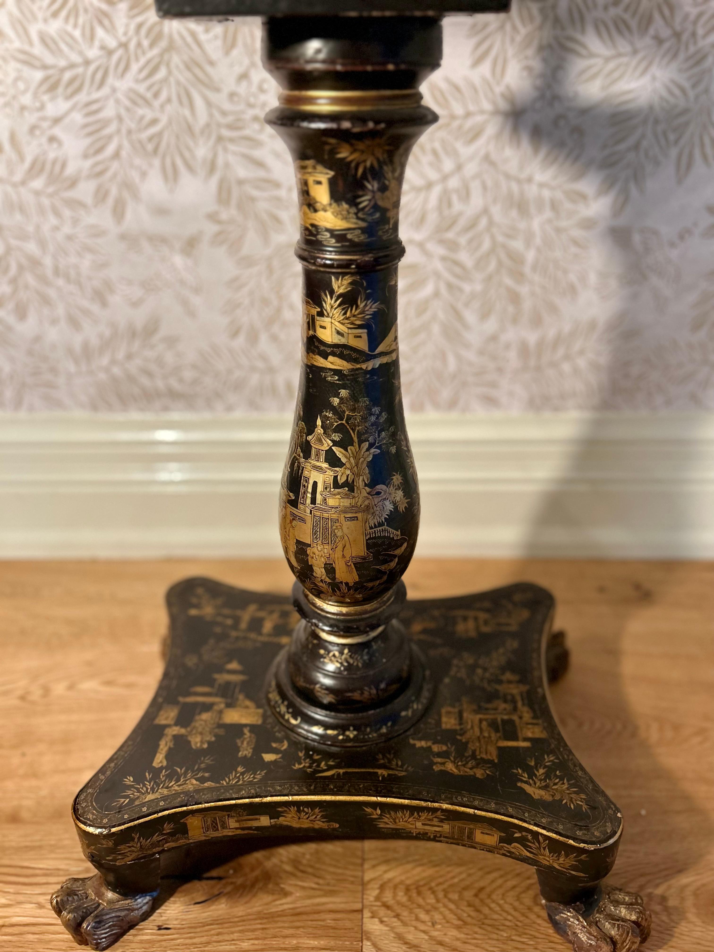 Laqué The Pedestal Table en laque Chinoiserie du 19ème siècle en vente
