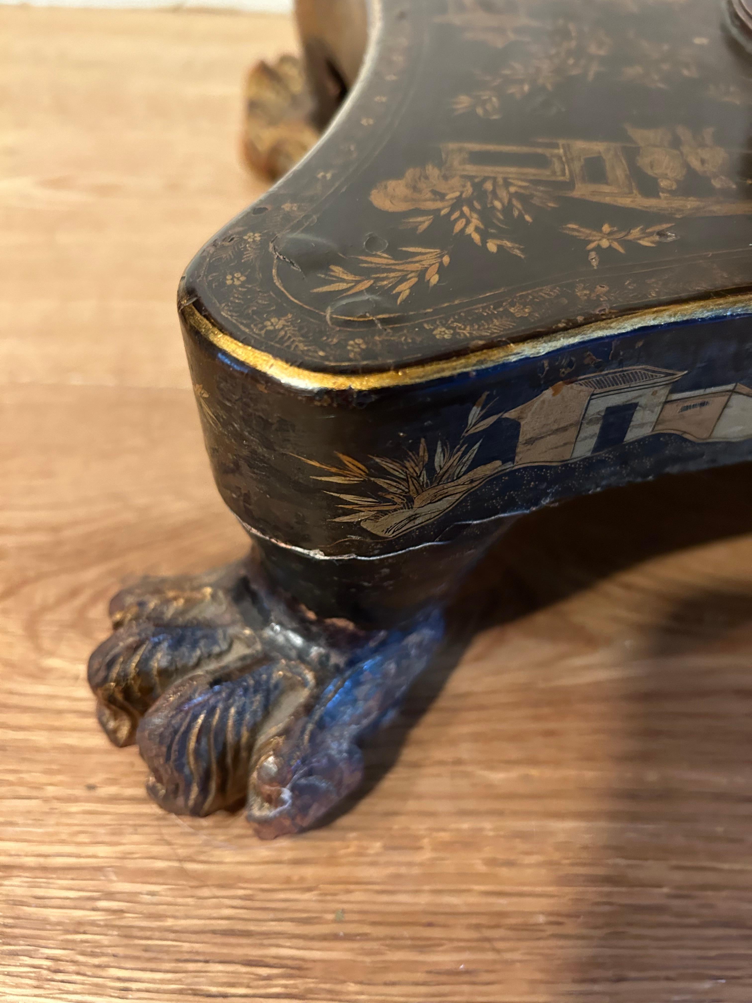 Lacquered 19th Century Chinoiserie Lacquer Pedestal Table For Sale