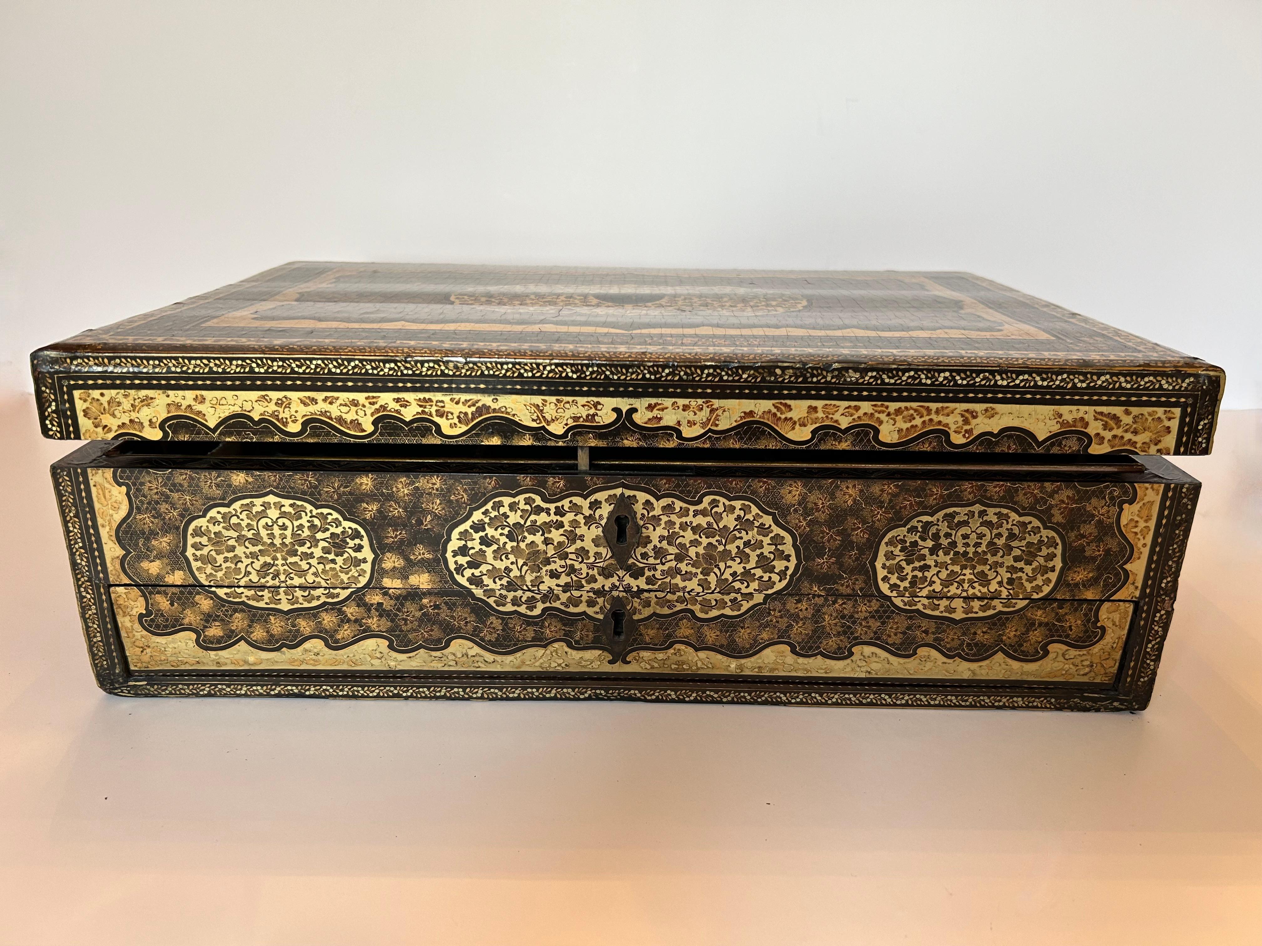 19th Century Chinoiserie Lacquer Sewing Box For Sale 13