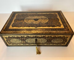 Boîte à couture laquée chinoiseries du 19ème siècle