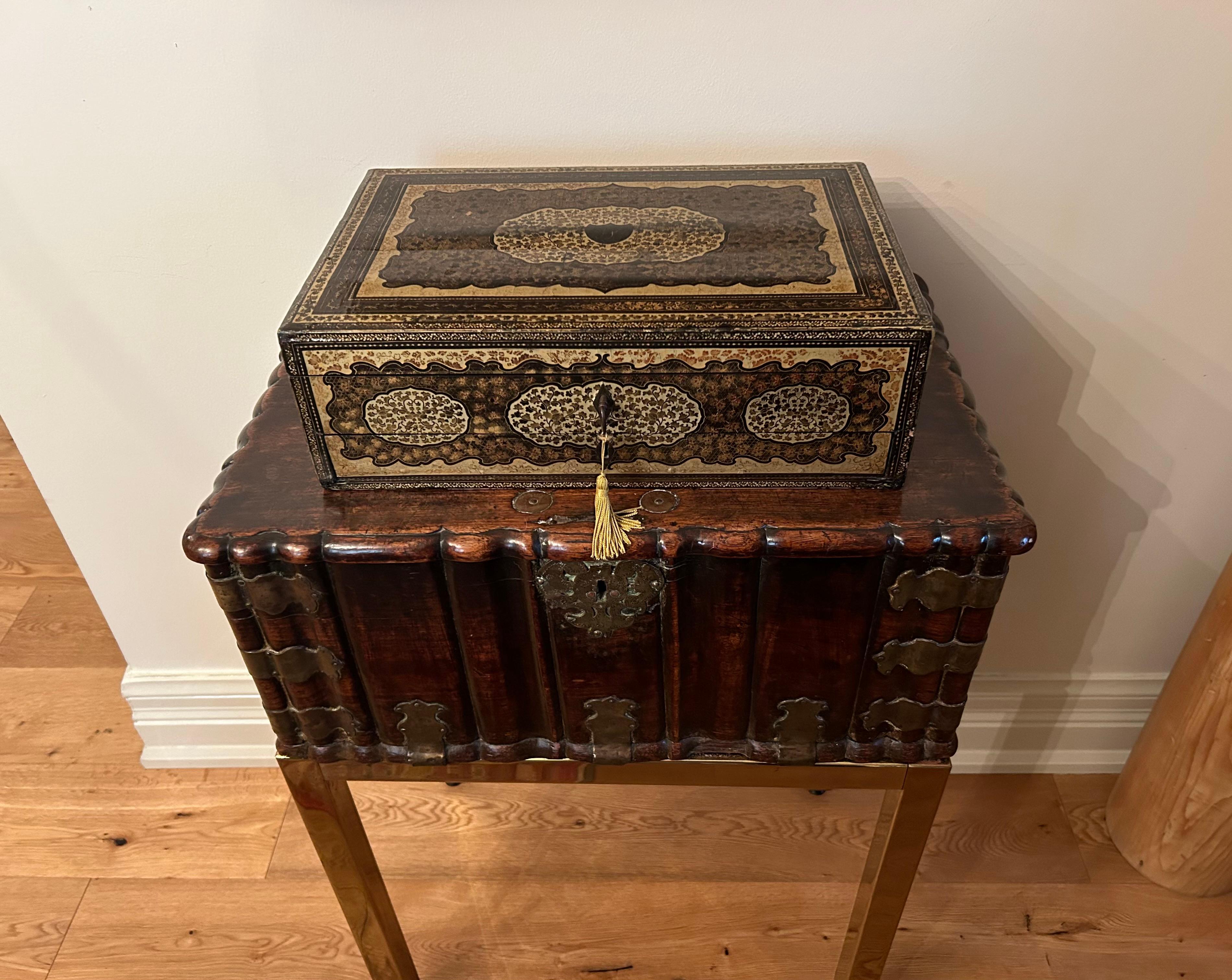 Gilt 19th Century Chinoiserie Lacquer Sewing Box For Sale