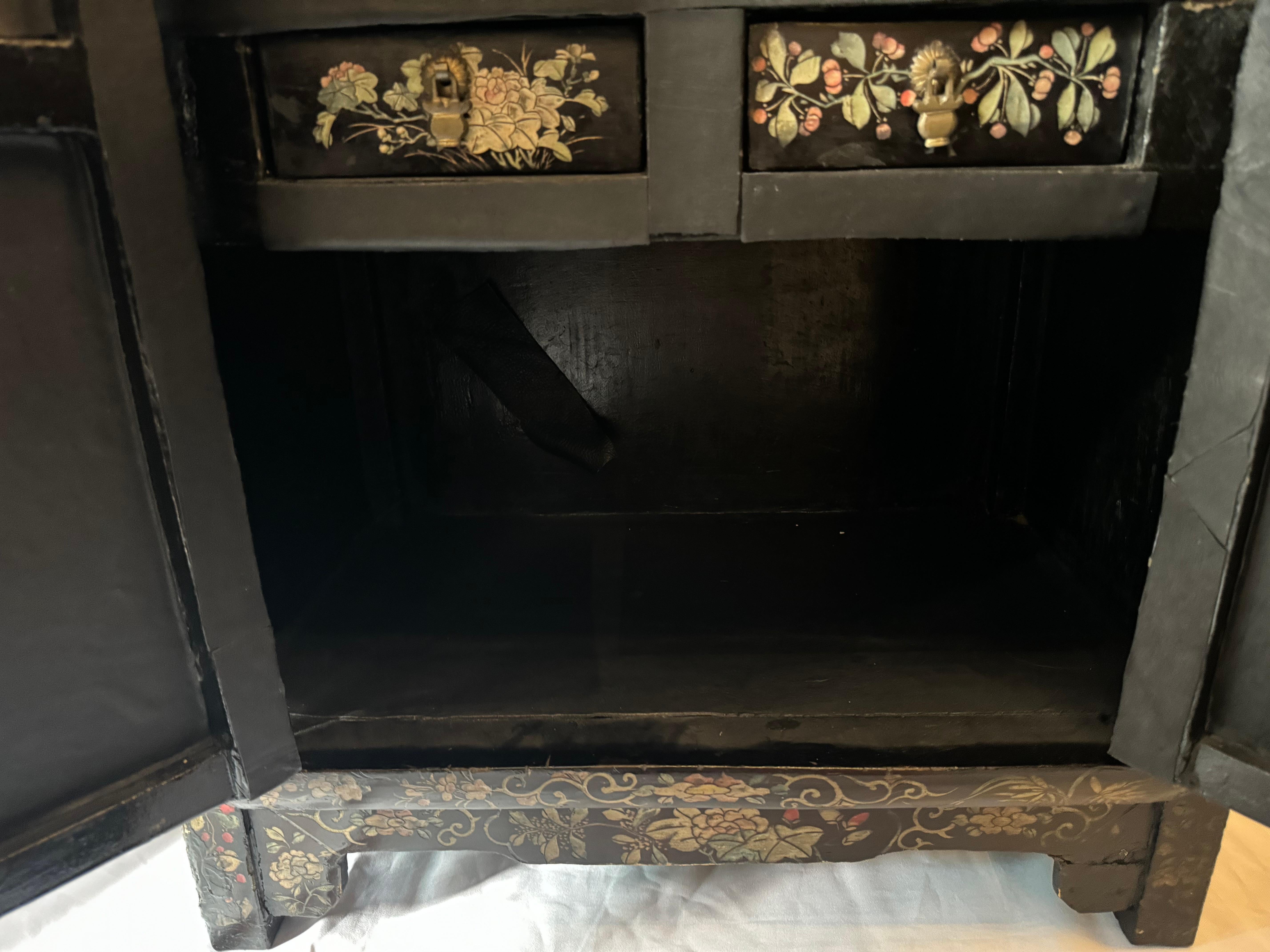 Wood 19th Century Chinoiserie Lacquer Side Cabinet For Sale
