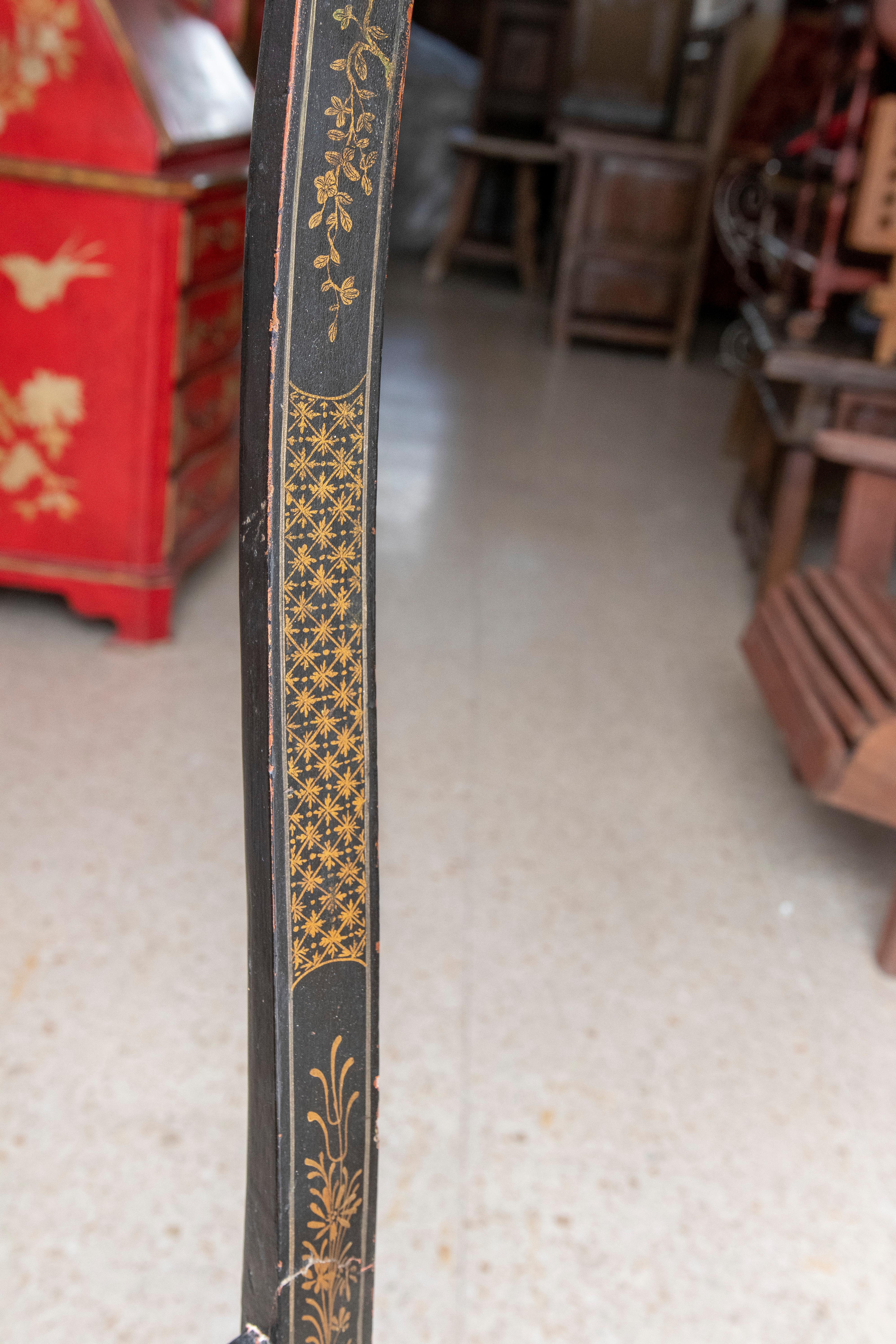 Chaise laquée de style Chinoiserie du 19ème siècle d'Angleterre en vente 4