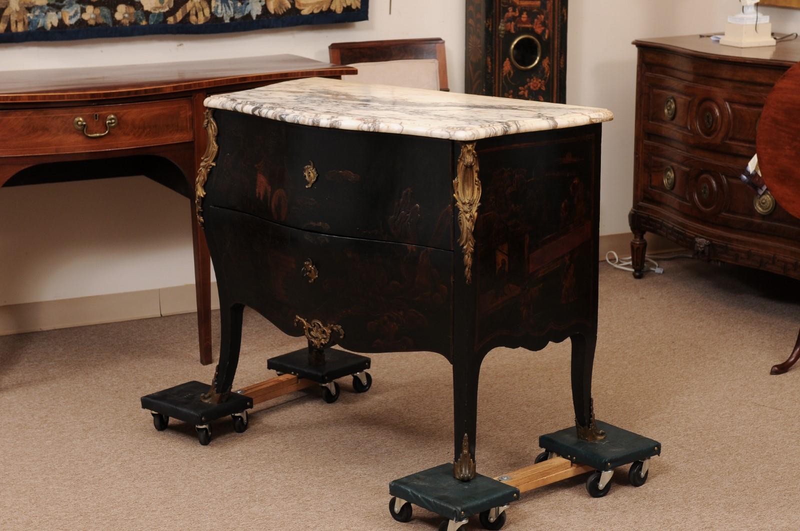 Commode laquée Chinoiserie du 19ème siècle en vente 5