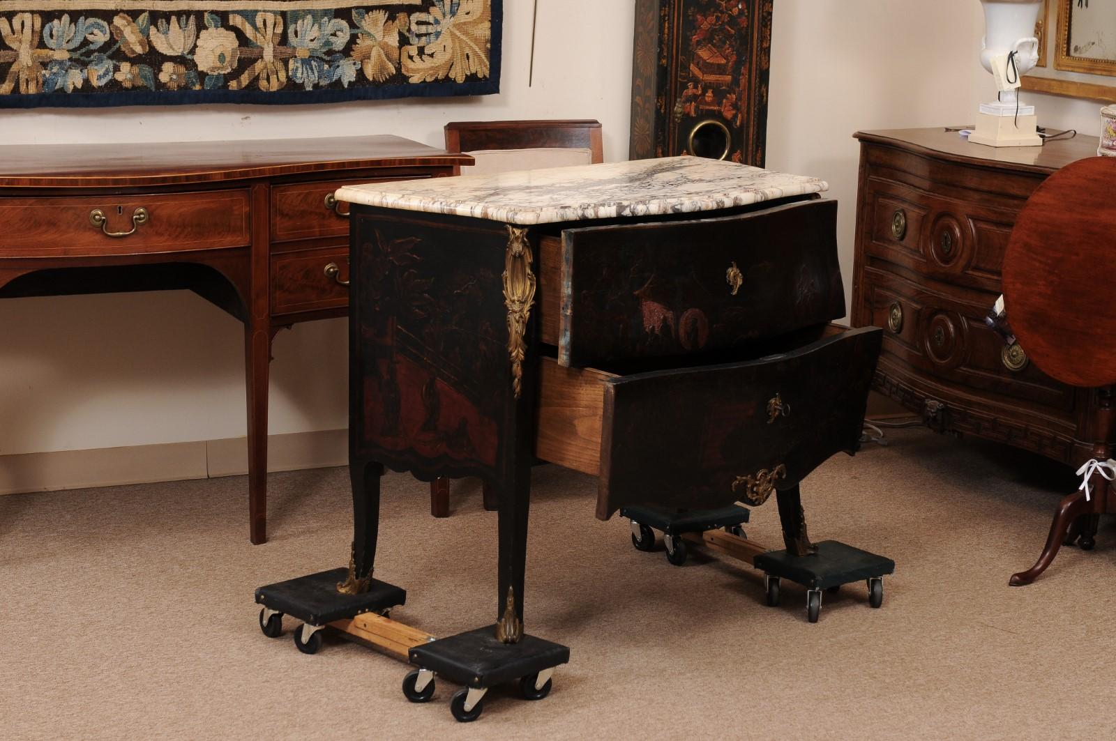 Chinoiseries Commode laquée Chinoiserie du 19ème siècle en vente