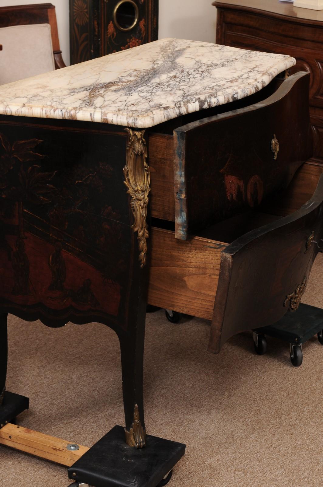 Commode laquée Chinoiserie du 19ème siècle État moyen - En vente à Atlanta, GA