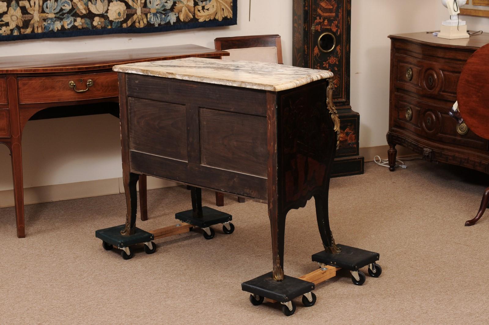 Commode laquée Chinoiserie du 19ème siècle en vente 1