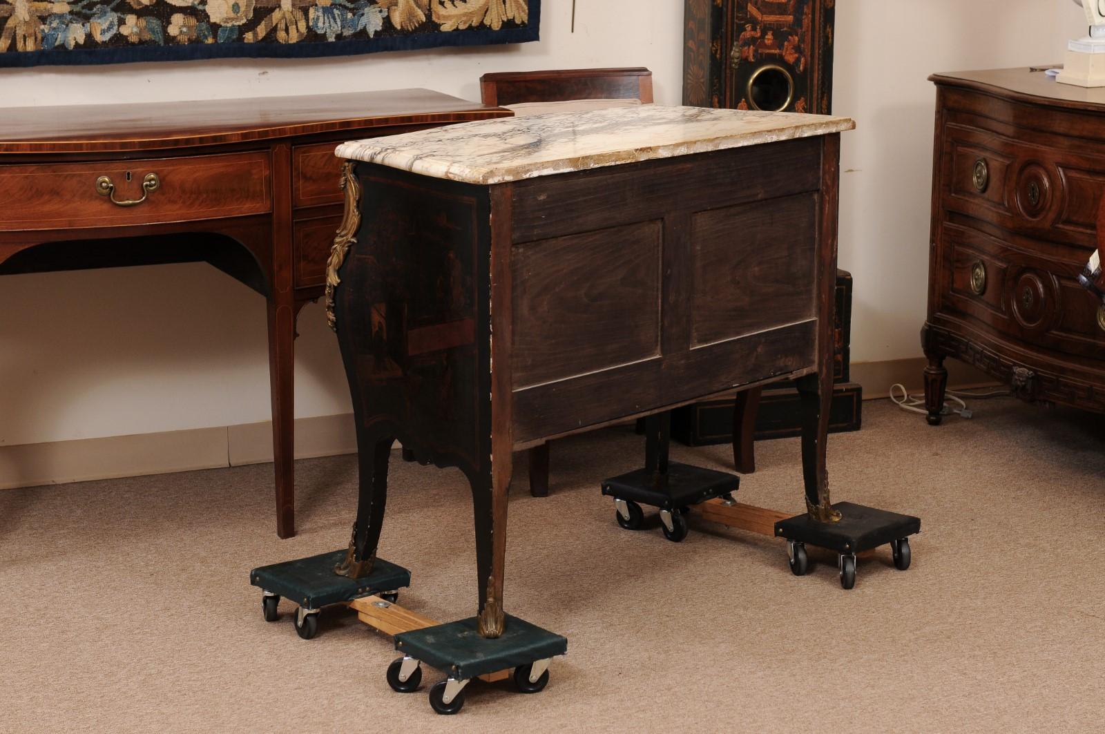 Commode laquée Chinoiserie du 19ème siècle en vente 3