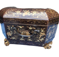 19th Century Chinoiserie Lacquered Sewing Box
