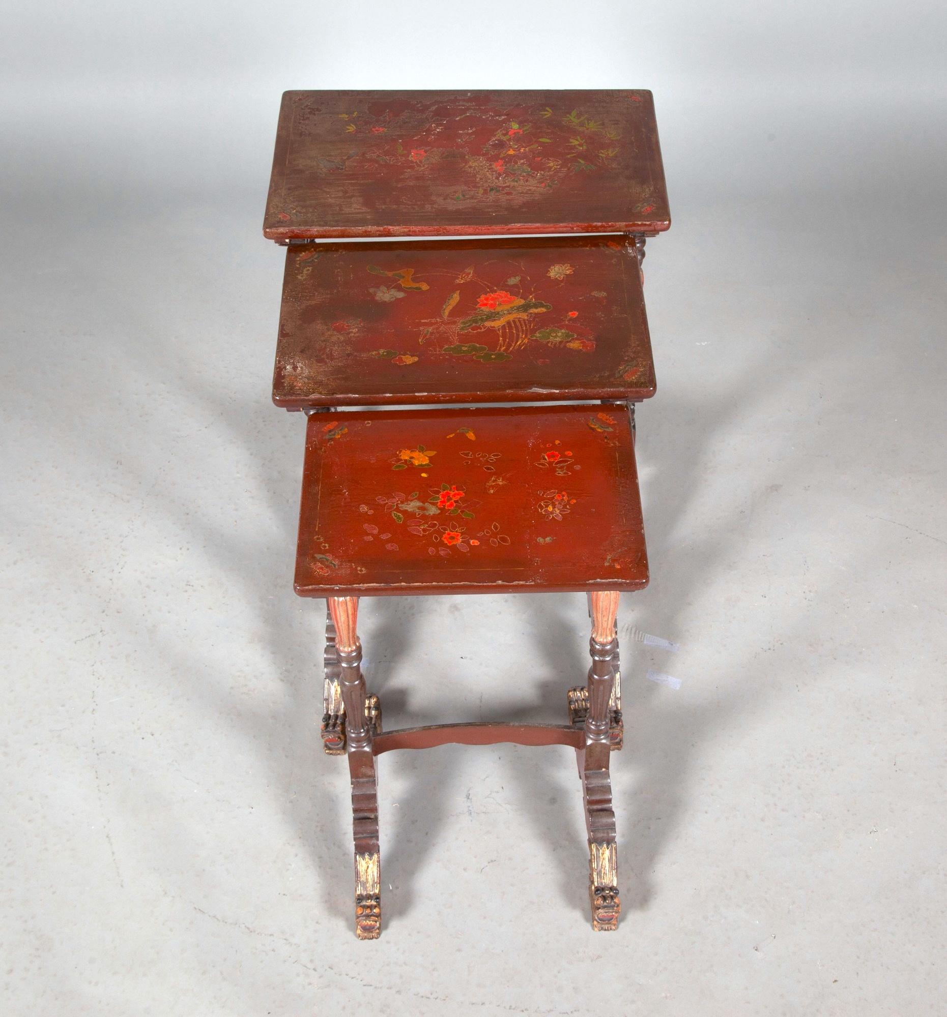Chinese Export 19th Century Chinoiserie Lacquered Three Piece Nesting Tables For Sale