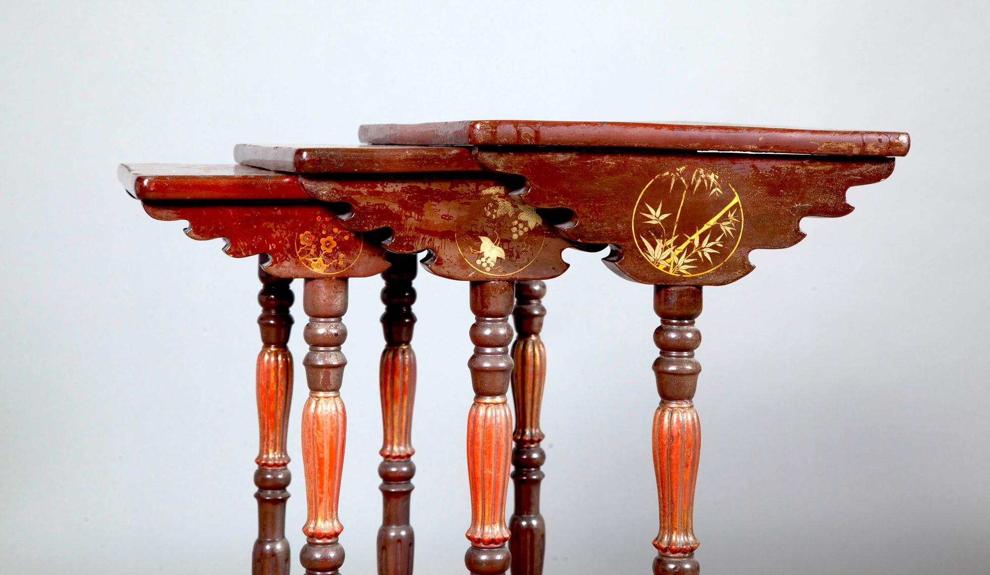 19th Century Chinoiserie Lacquered Three Piece Nesting Tables For Sale 2