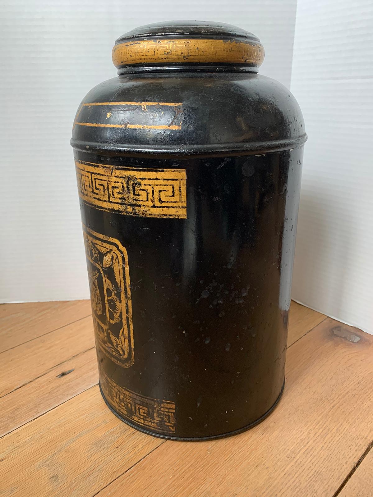 19th Century Chinoiserie Lidded Tole Tea Tin For Sale 1