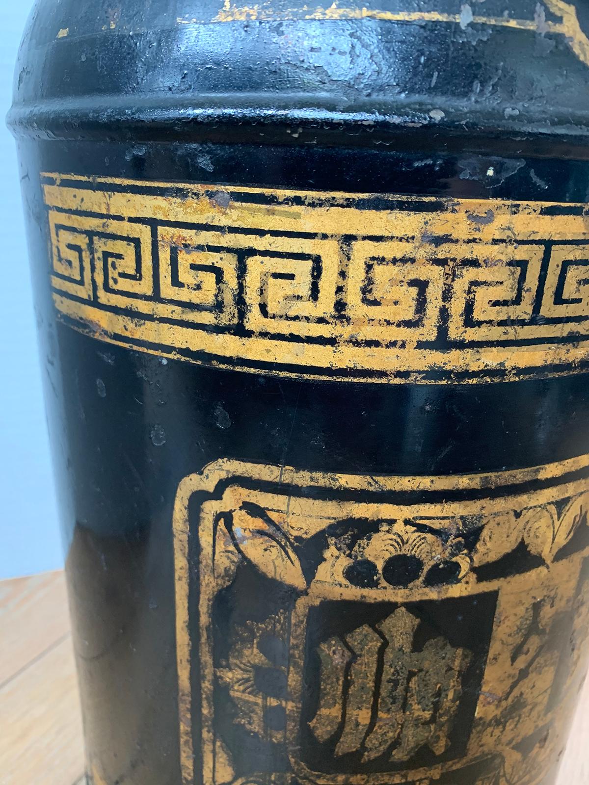 19th Century Chinoiserie Lidded Tole Tea Tin For Sale 5