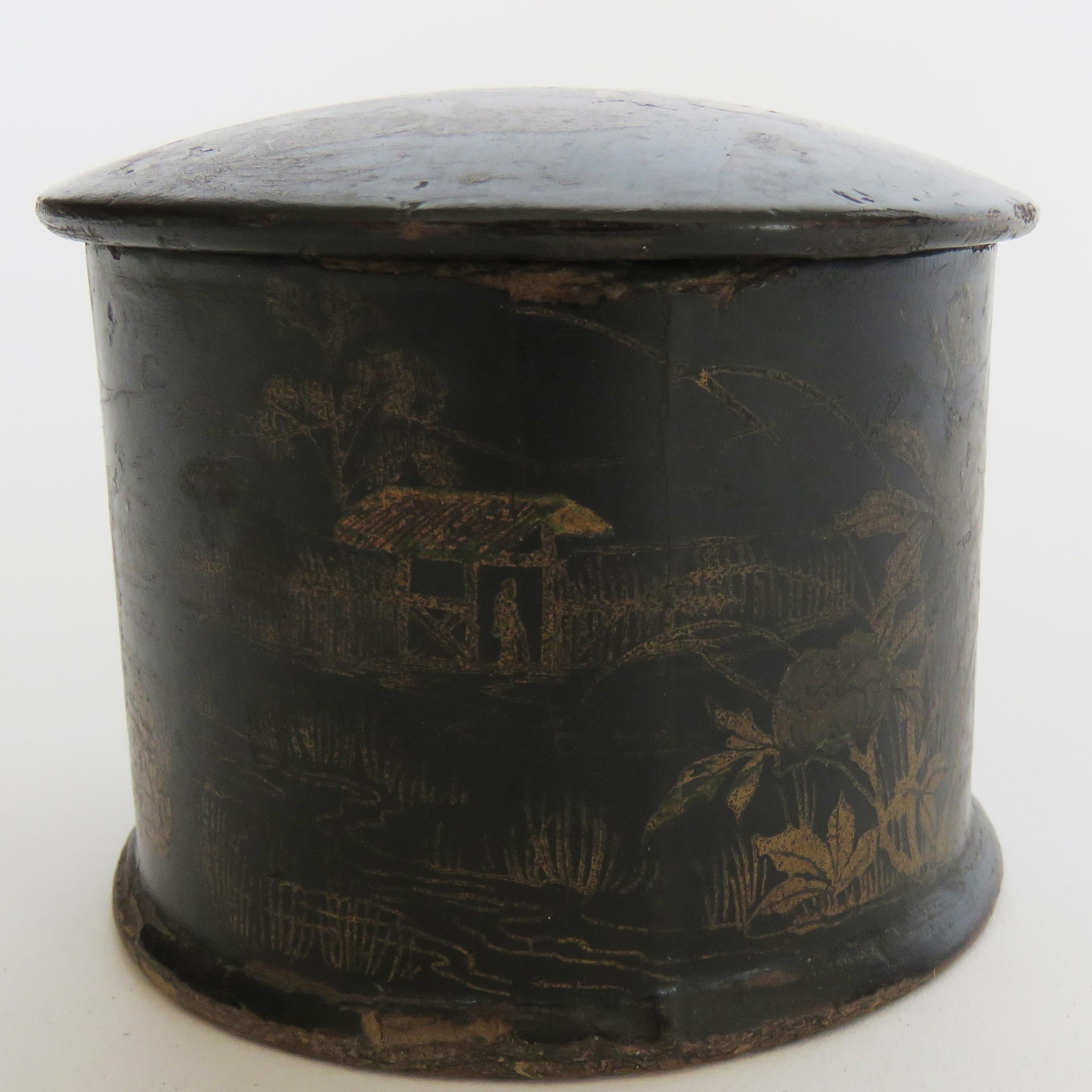 Chinese 19th Century Chinoiserie Papier Mâché Lacquer Black Gold Box For Sale